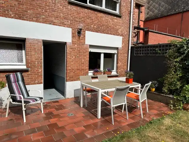 Groot woonhuis op 3 verdiepingen, bestaande uit 2 appartementen , met garage en grote tuin .  foto 9