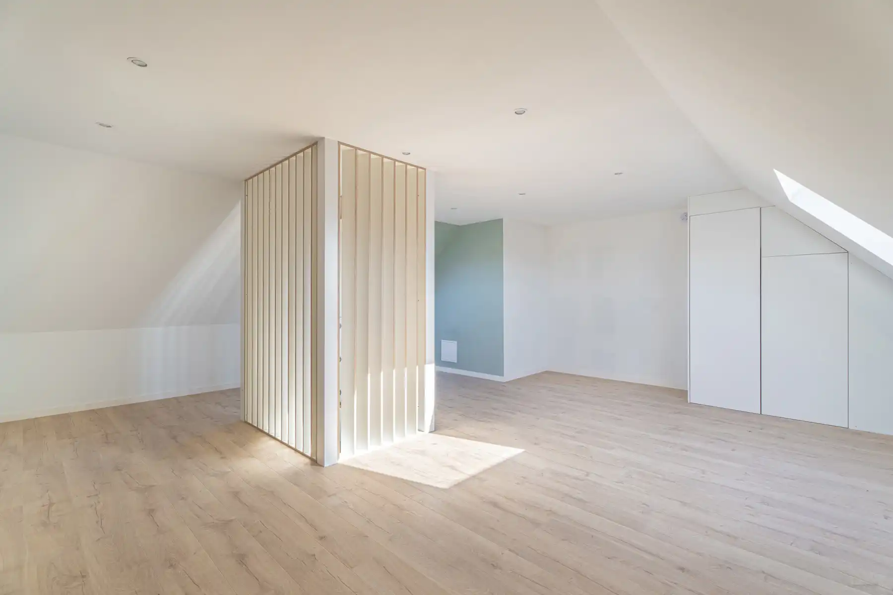 Ruim instapklaar duplex appartement te Sint-Pieters-Leeuw foto 17