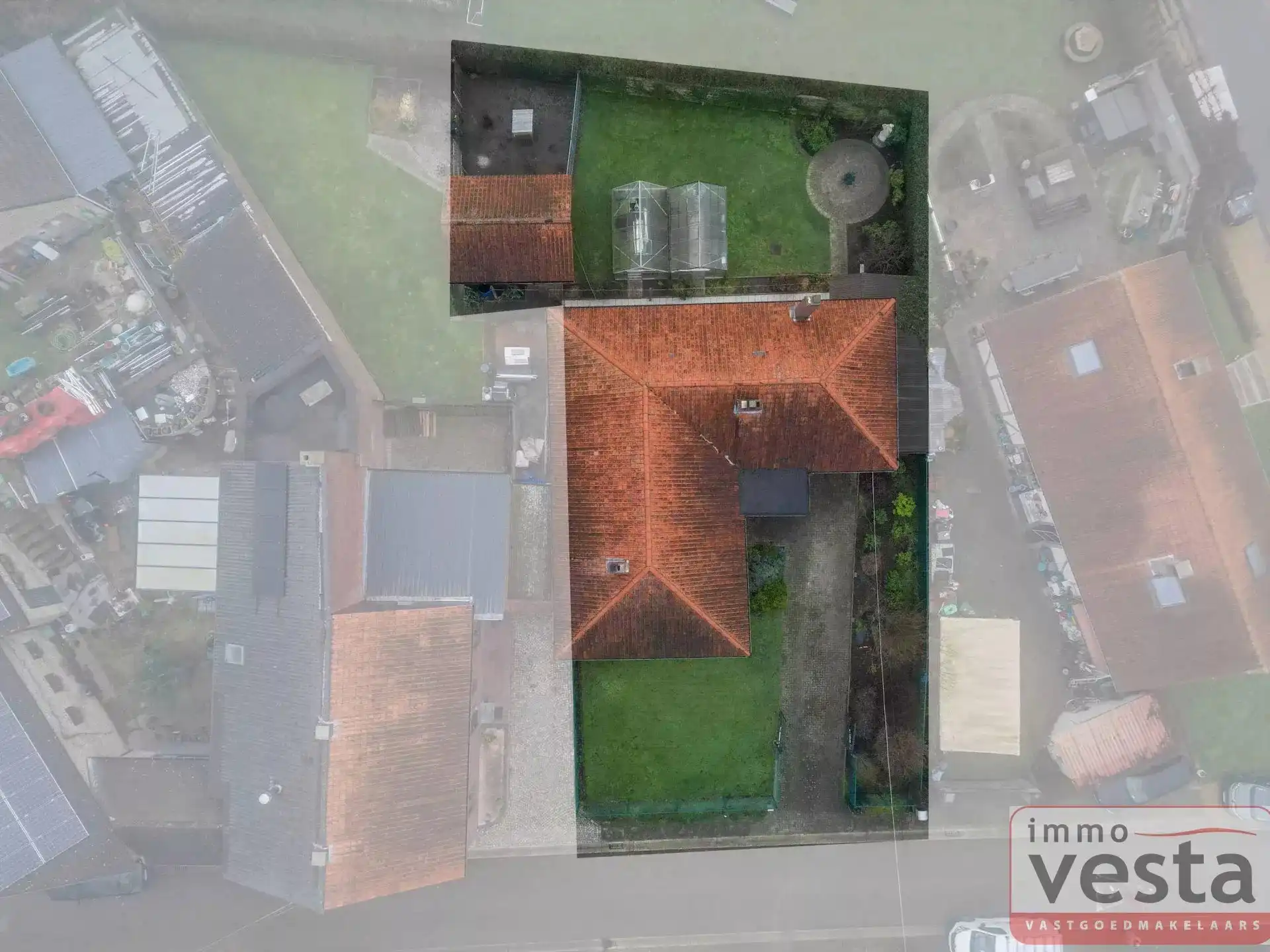 Bungalow met vier slaapkamers, inpandige garage en ruime tuin in Kortessem foto 20