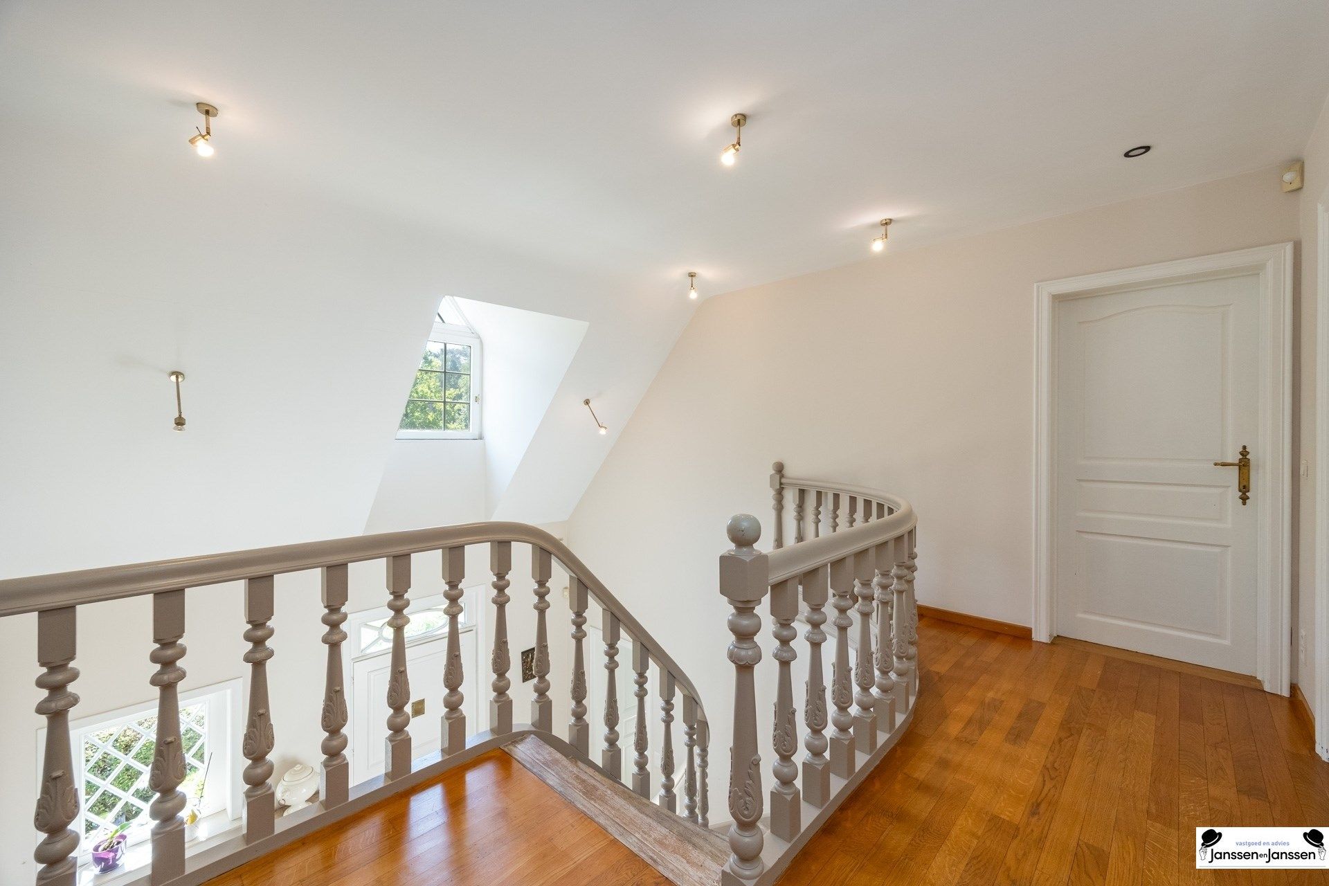 Exclusieve villa met zwembad en golfterrein foto 15