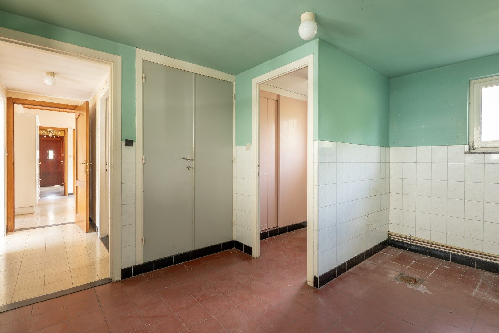 Deze ruime, te renoveren woning wordt verkocht. foto 16