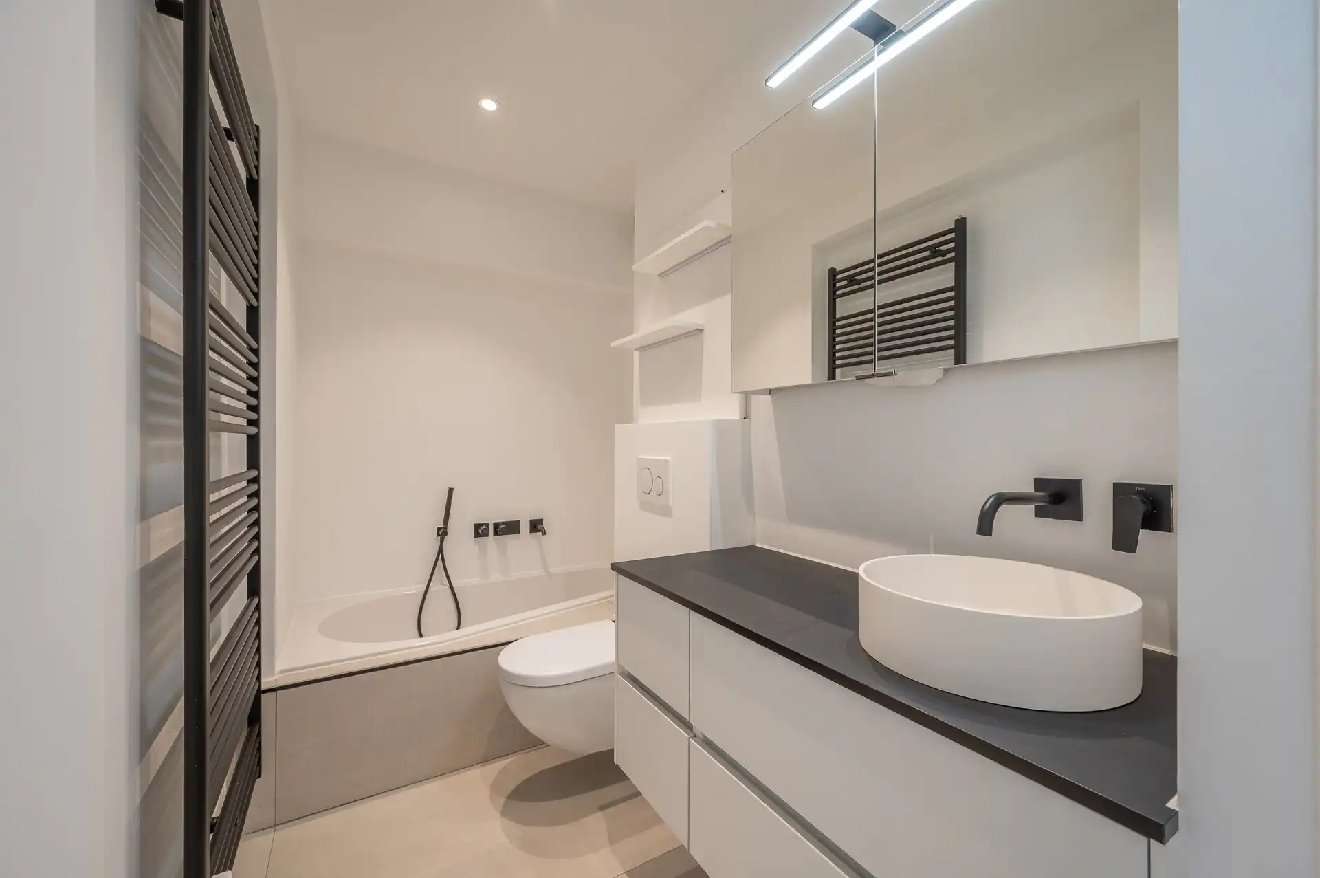 Ruim, gerenoveerd appartement met zonneterras en zijdelings zeezicht. foto 11