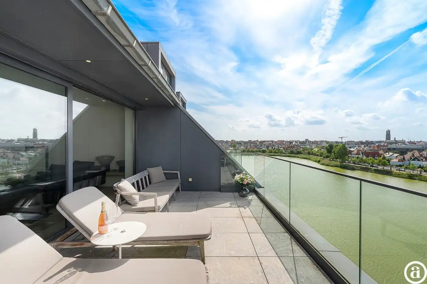 Luxueus appartement (4 slpk) met frontaal zicht op Zegemeer. foto 3