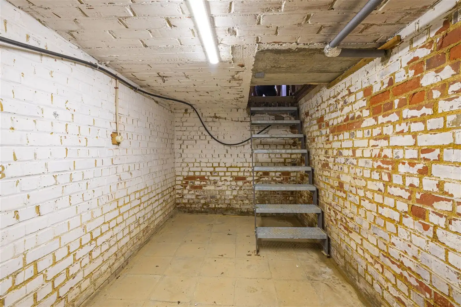 Rustig gelegen woning met veel potentieel te Ophasselt foto 15