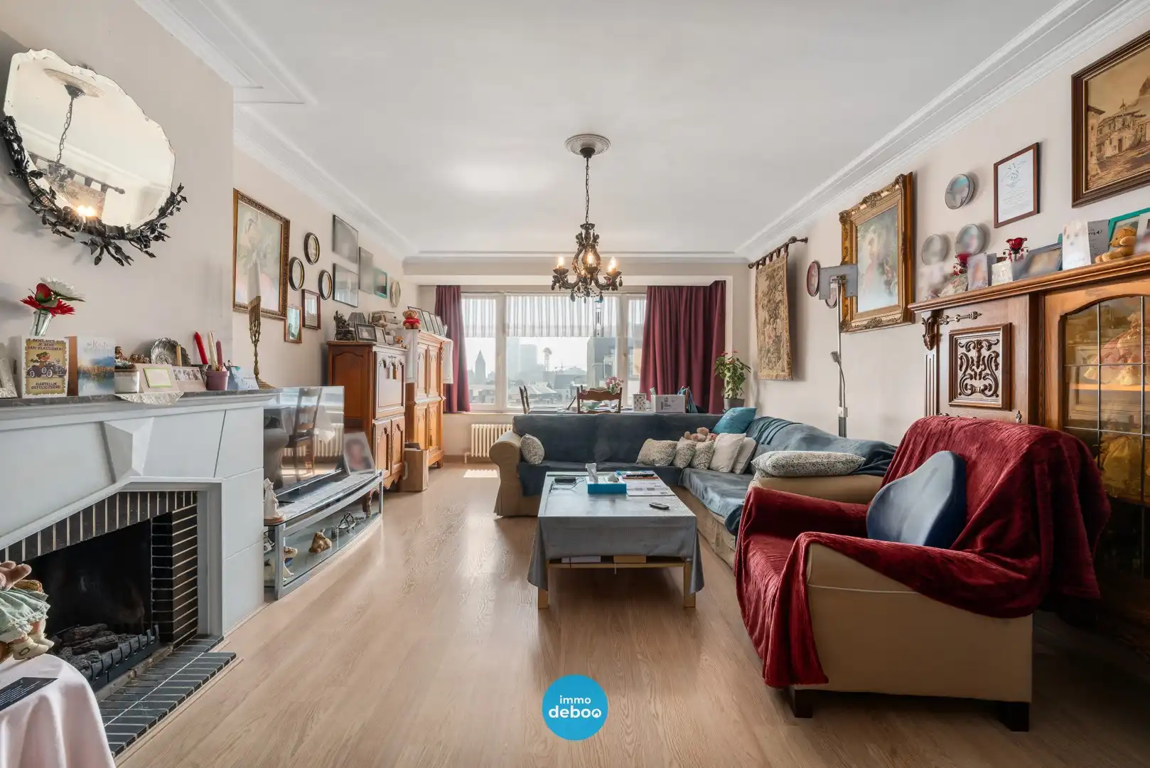 Op te frissen appartement met terras op de 7de verdieping foto 2