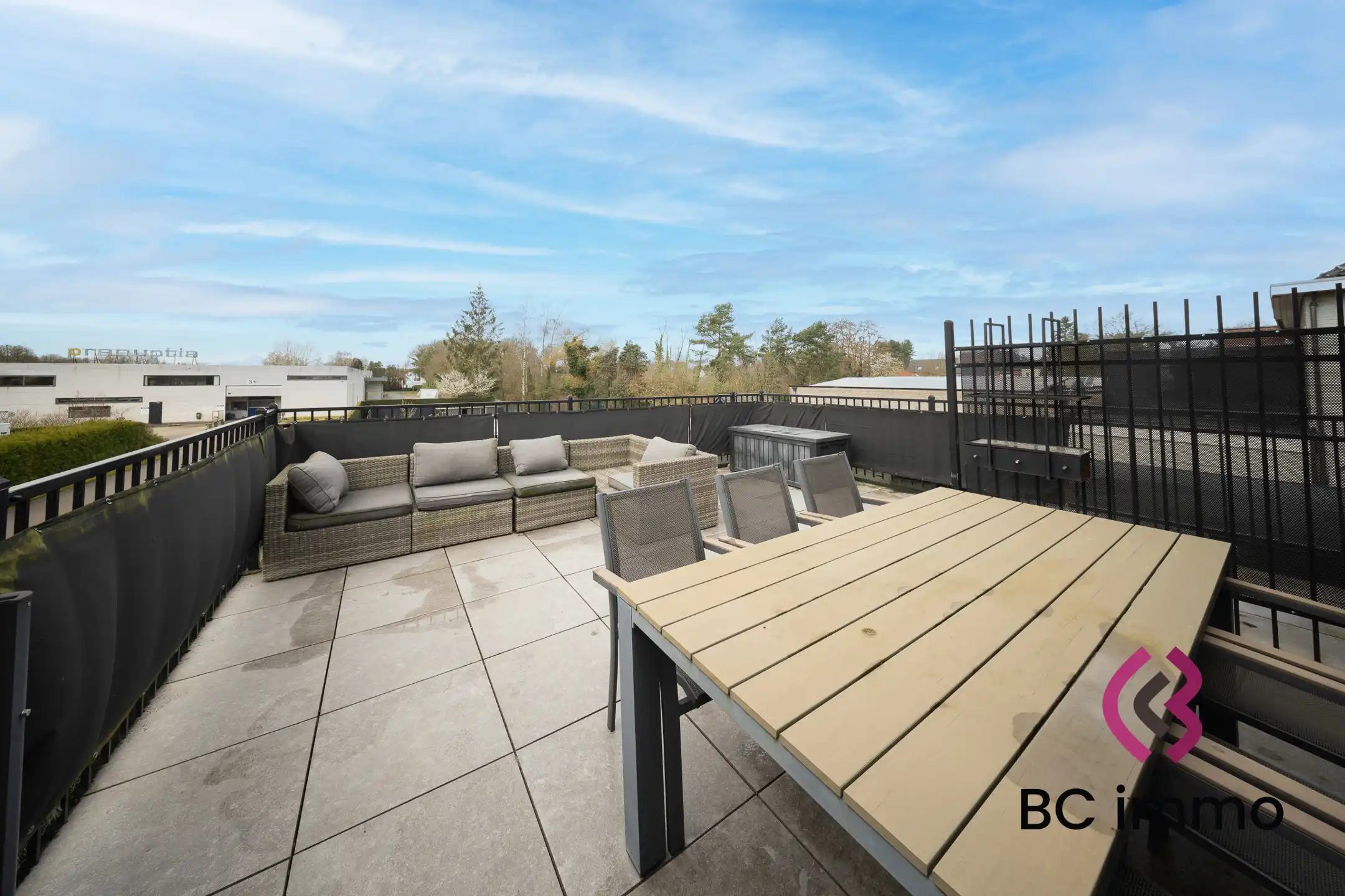 Exclusief duplex met zonneterras, designkeuken en hoogwaardige afwerking foto 2