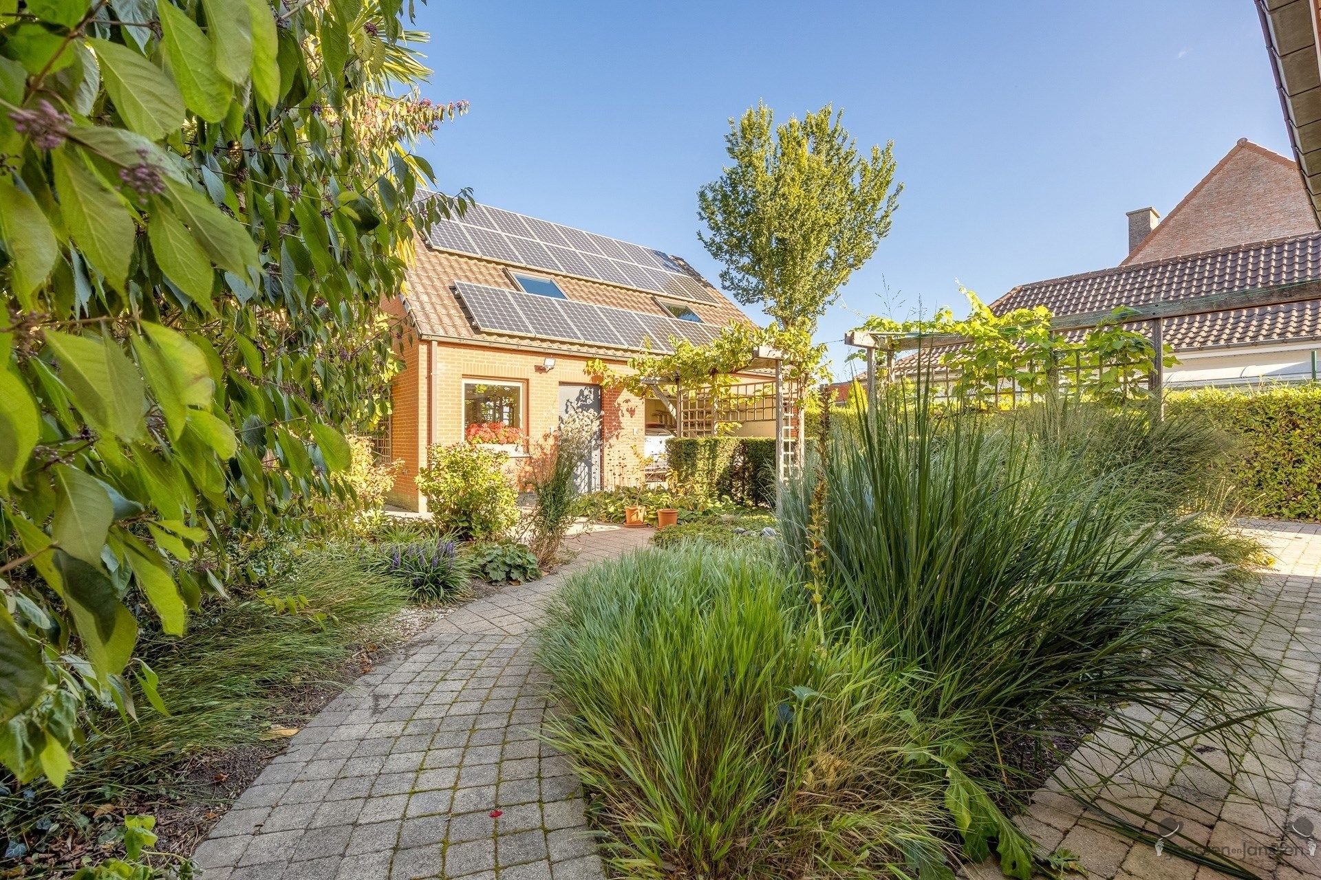 Landelijk gelegen open bebouwing met bijgebouw & grote tuin foto 6