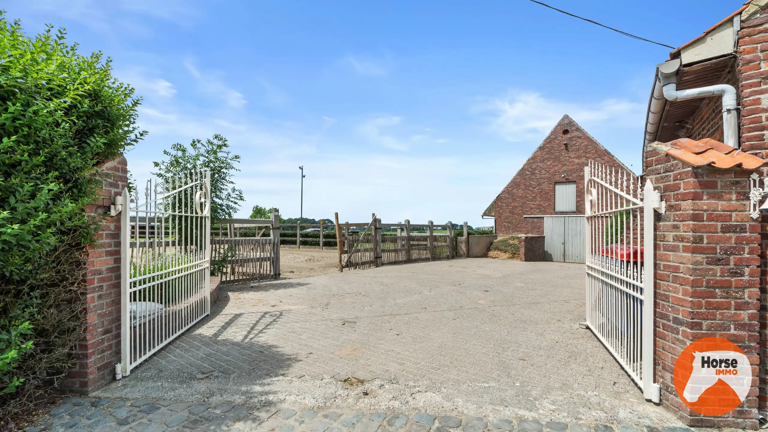 HEIKRUIS - Karaktervolle hoeve met stallen en piste op 1,7ha foto 41