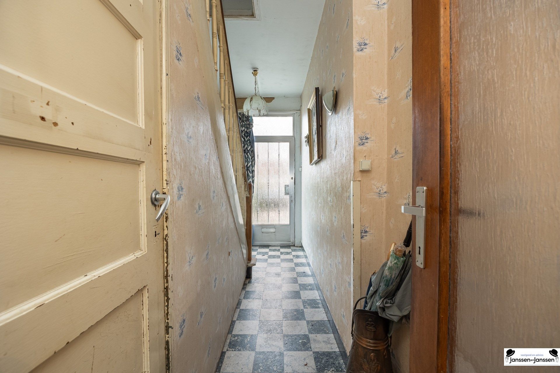 Te renoveren charmante woning met grote tuin foto 13