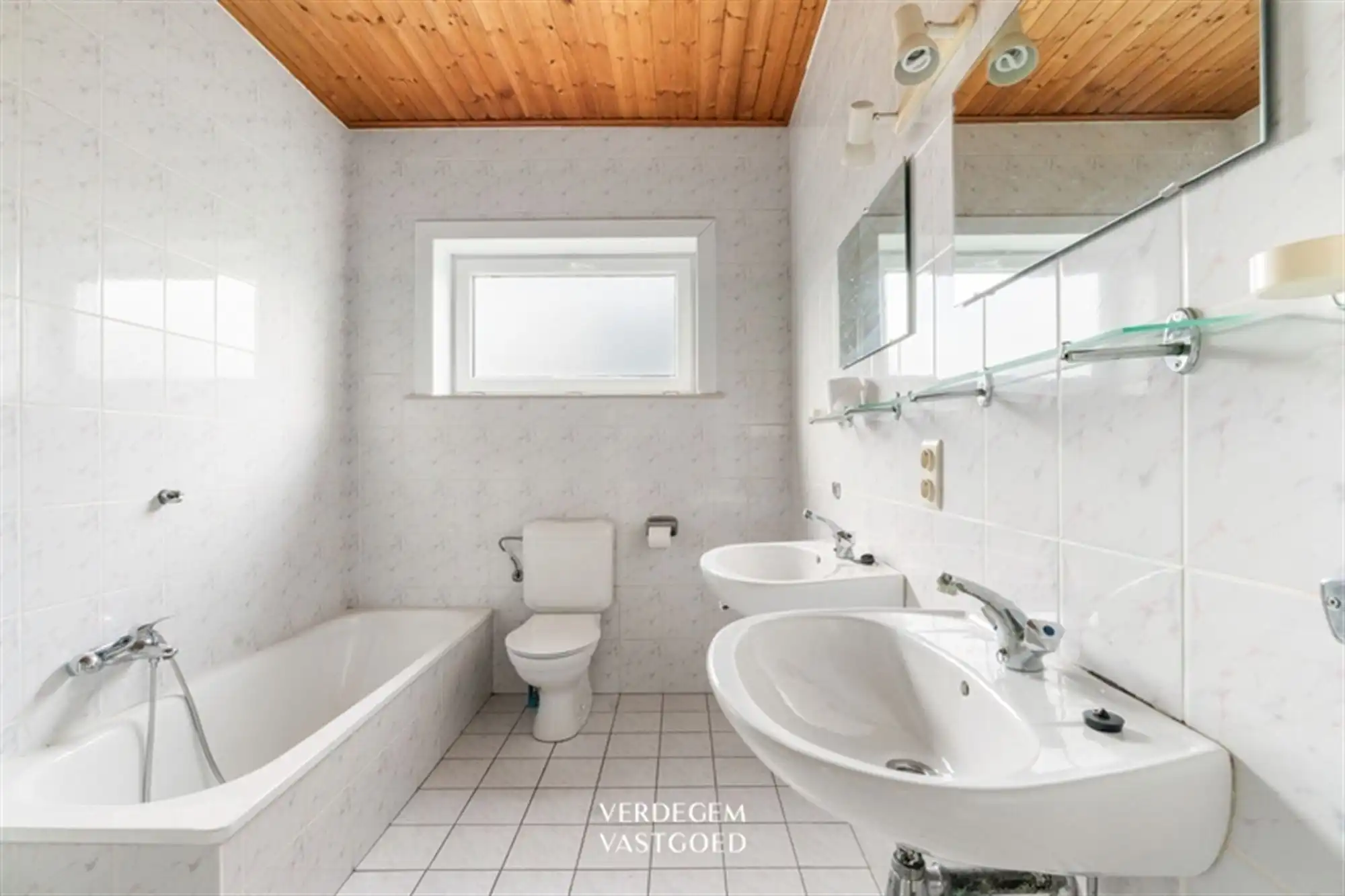 Rustig gelegen, vrijstaande woning met 6 slaapkamers op mooi perceel foto 10