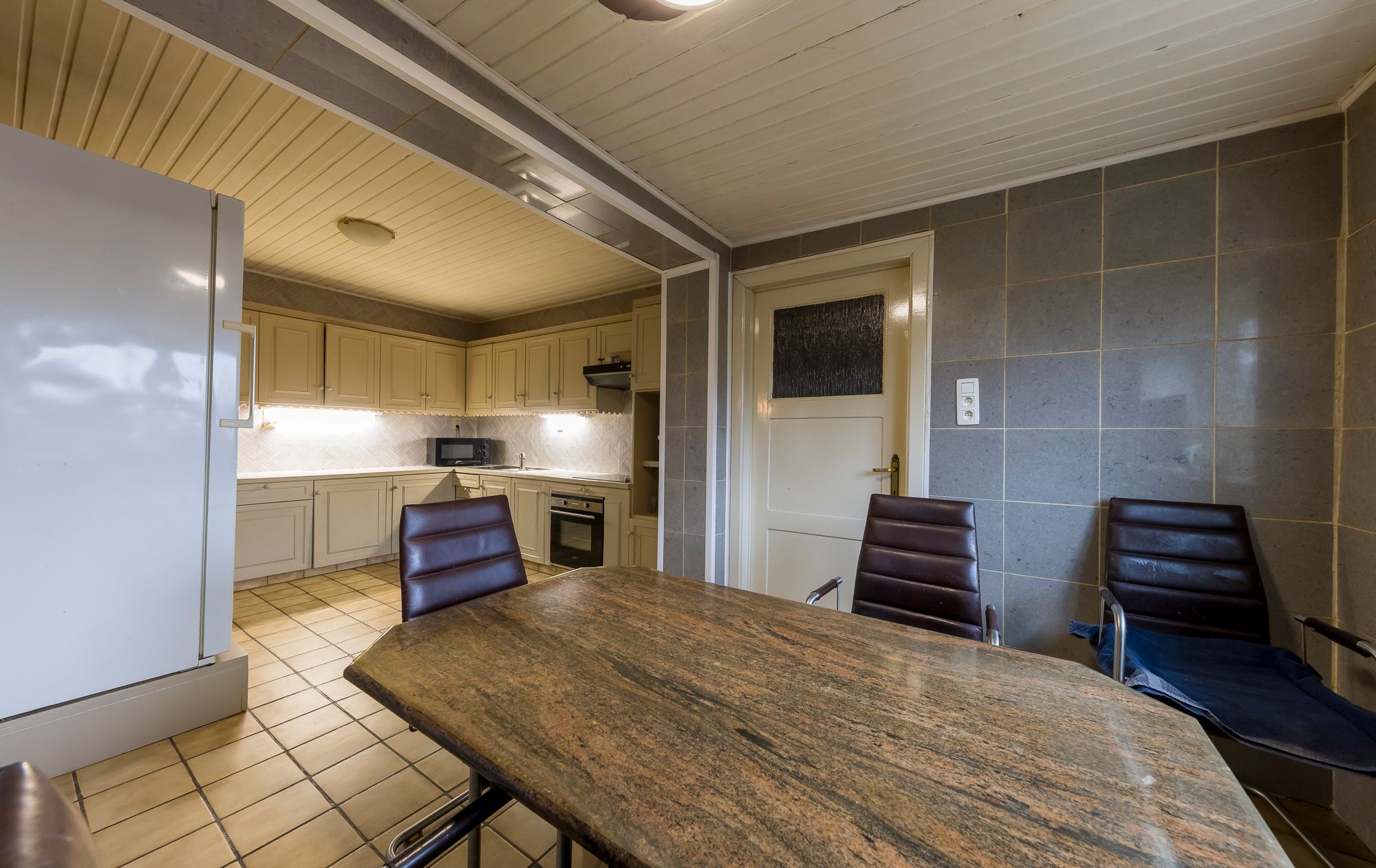 TE KOOP: Goed gelegen (halfopen) woning met bijgebouw van 90m2 te Lanklaar foto 19