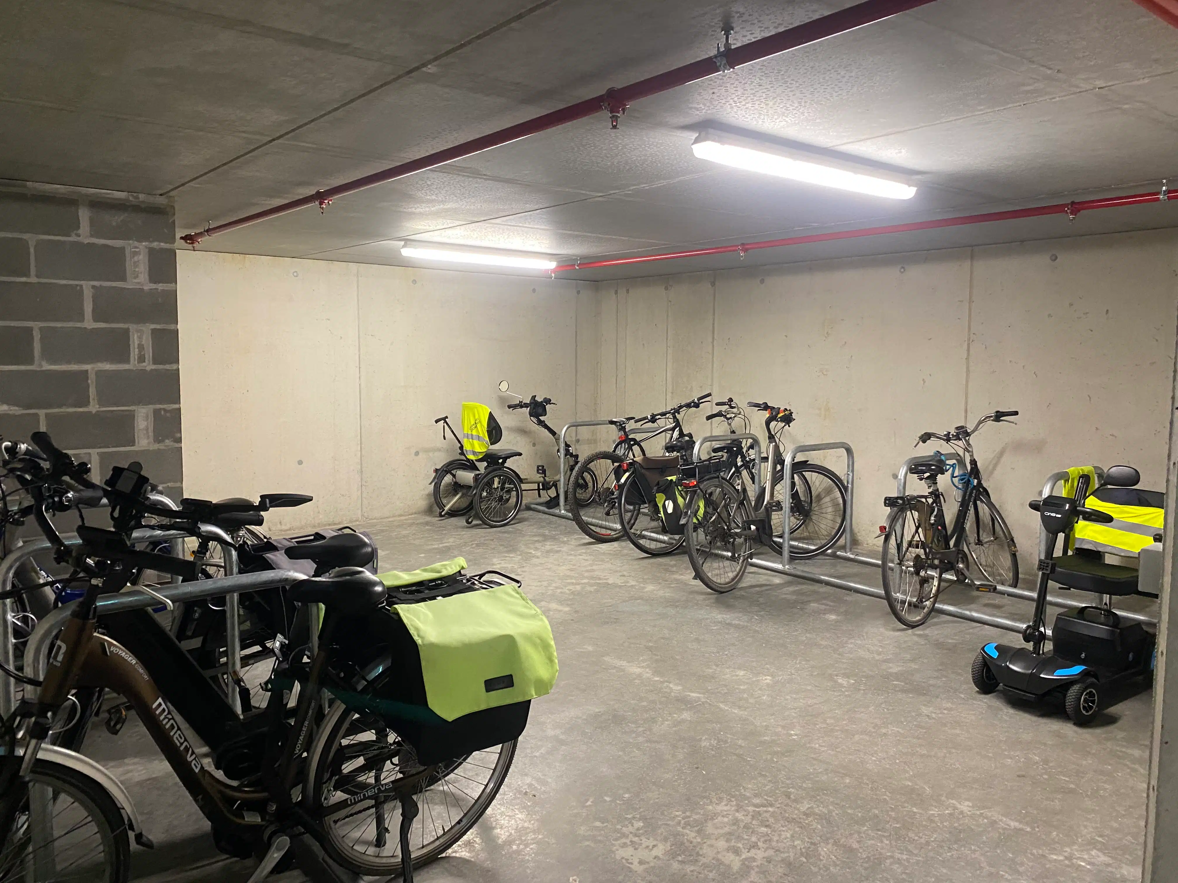 Nieuwbouwappartement met 1 slaapkamer, ruim terras en garage foto 25