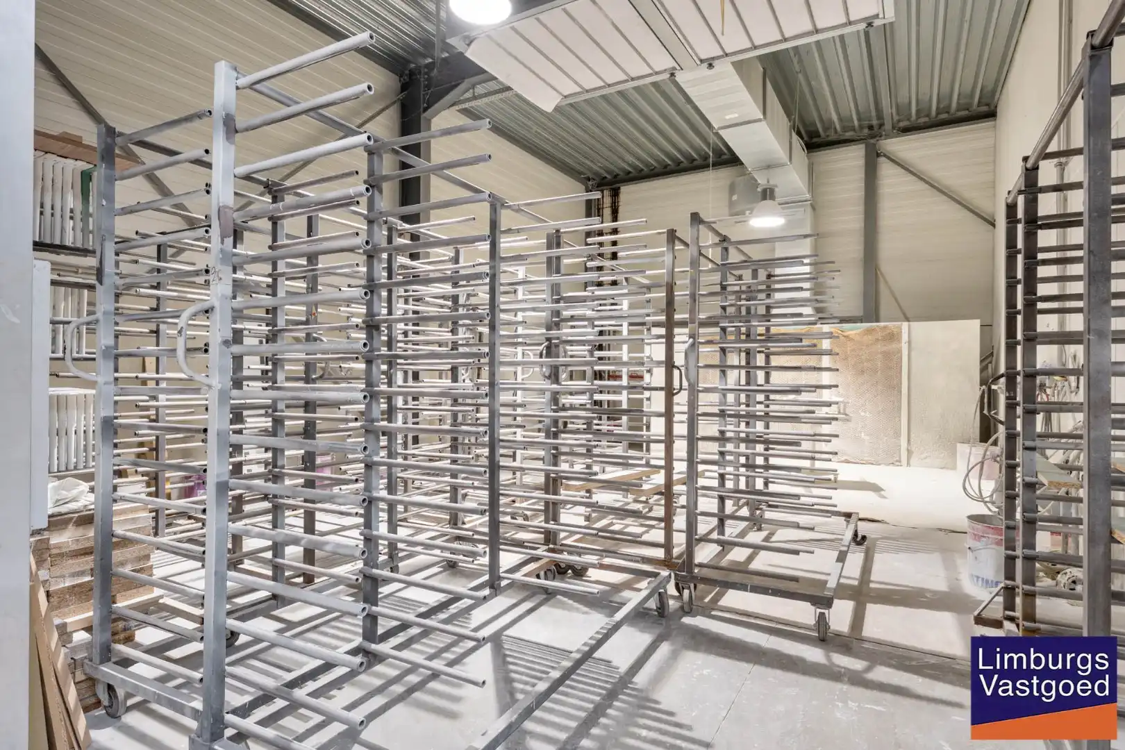 Industrieel gebouw,1.696m², met kantoren 120m² + appartement 120m², Genk-Zuid foto 11