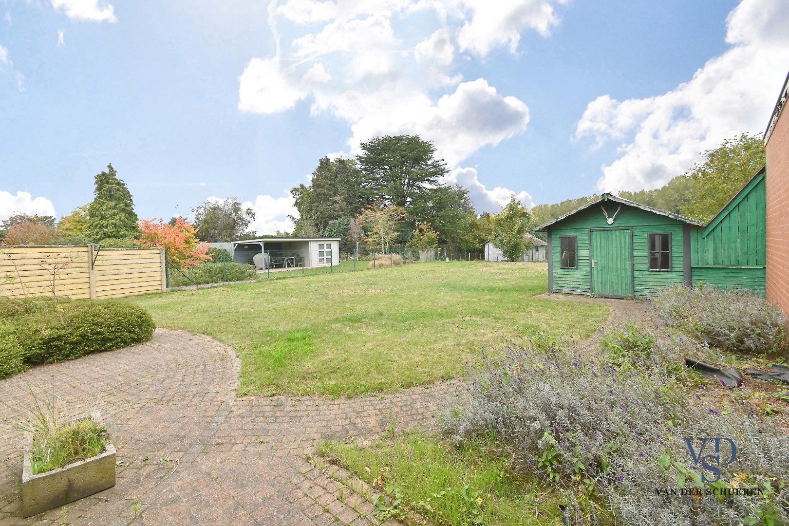 Tijdloos en ruim (> 300 m²) wonen. foto 2