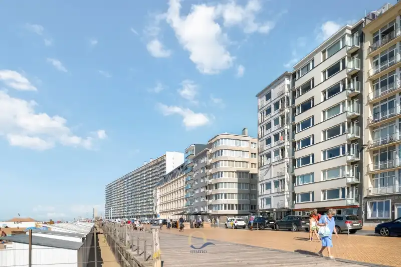 Smaakvol ingericht 2-slaapkamerappartement met adembenemend frontaal zeezicht foto 23