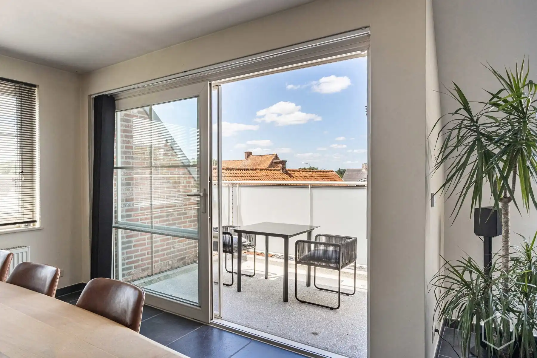 Lichtrijk duplexappartement met 4 slaapkamers en airco's foto 9