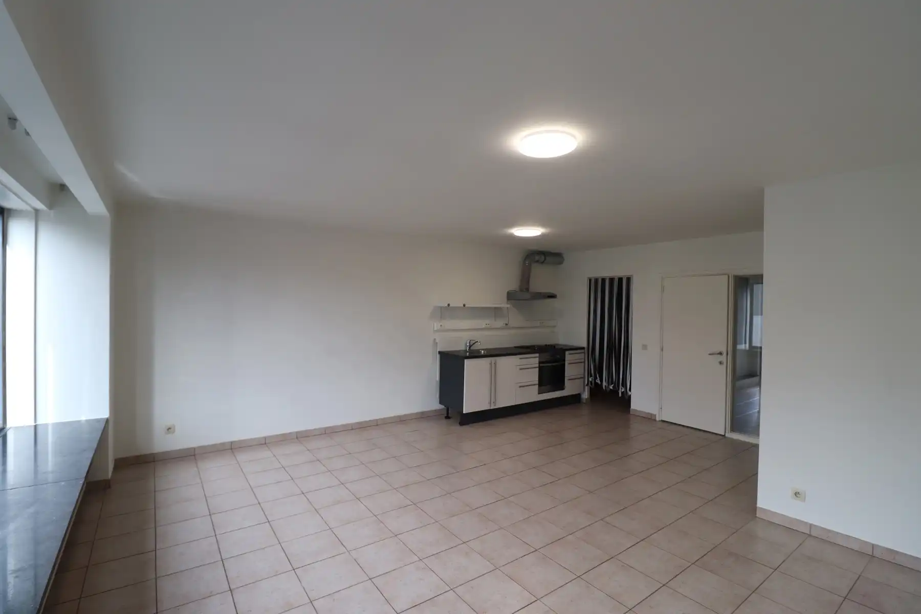 Appartement op de 3de verdieping met 2 slaapkamers en lift. foto 7