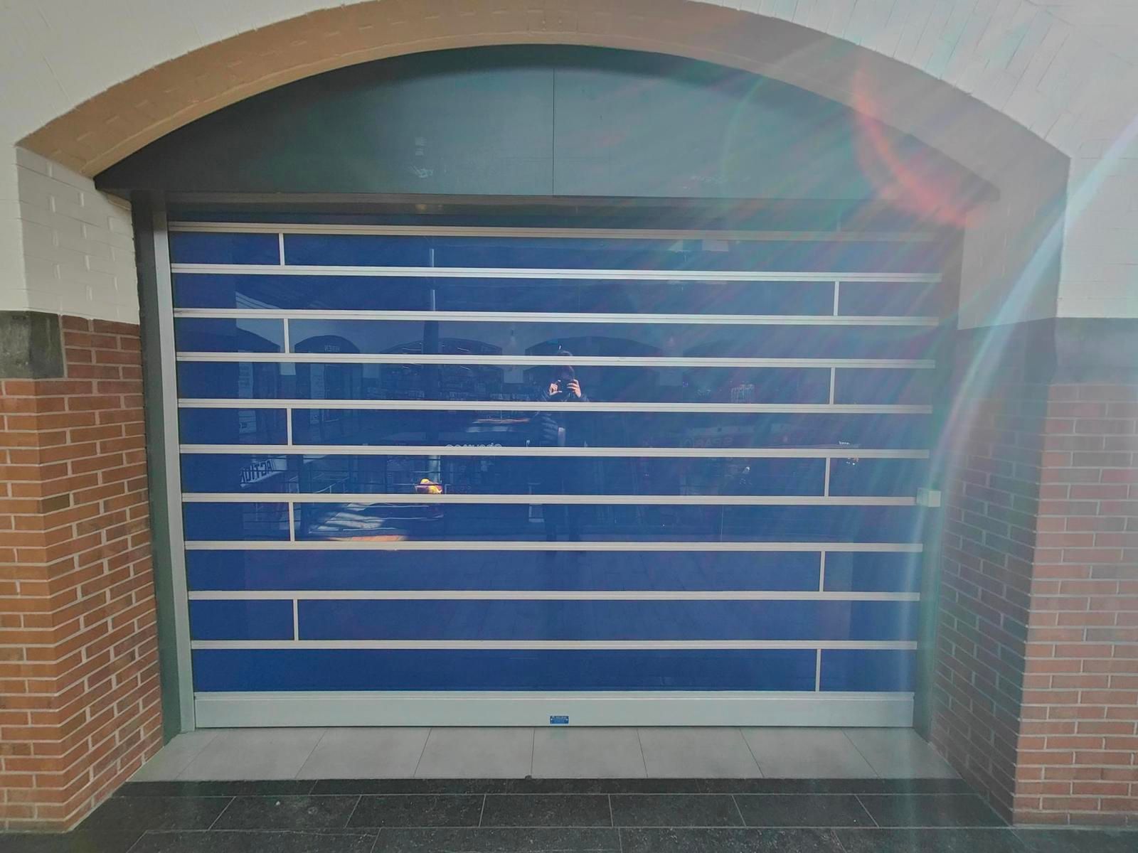 Shopping Center den Tir foto {{pictureIndex}}