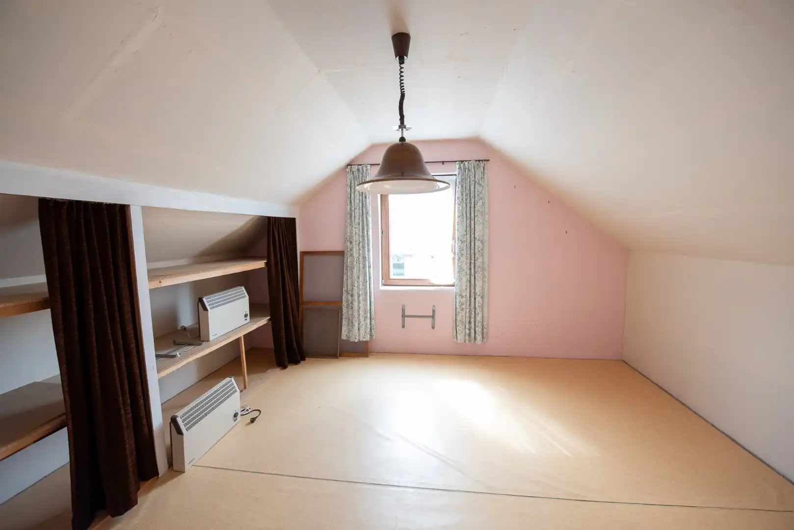 TE KOOP: alleenstaande woning in een rustige woonwijk te Desselgem. foto 14