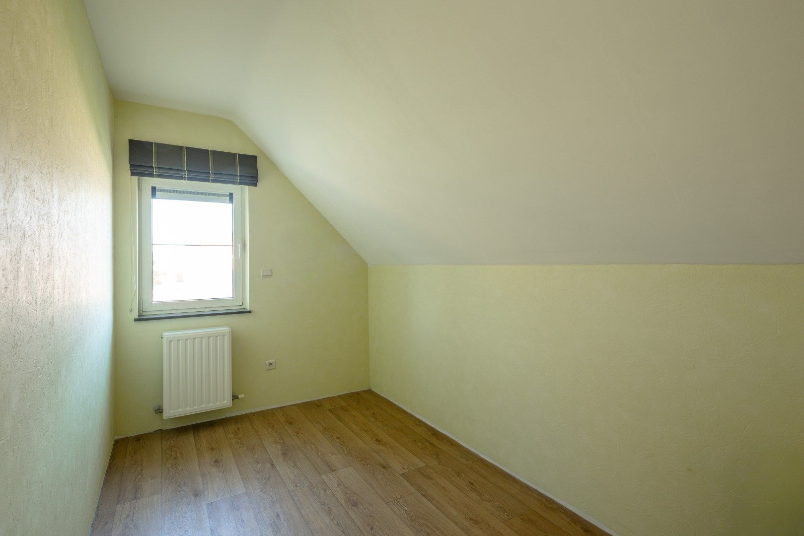 Halfopen recente woning te koop! foto 16