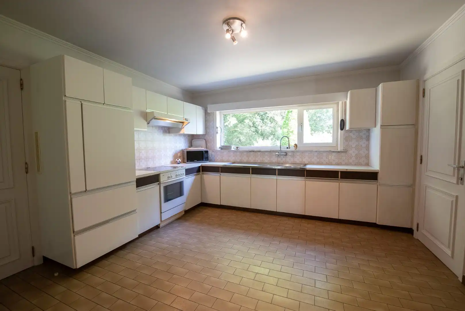 TE KOOP te Waregem: Ruime open bebouwing op 549m² met zeer gunstige ligging (SEV). Opendeur zaterdag 13/6 foto 6