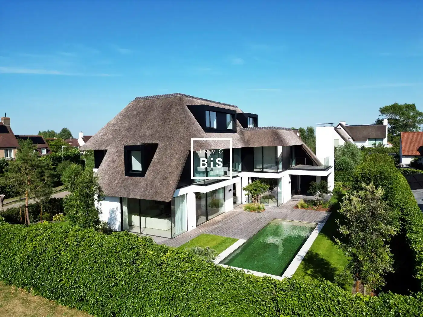 Zeer luxueuze alleenstaande nieuwbouwvilla met zwembad, grote kelder en garage foto 4