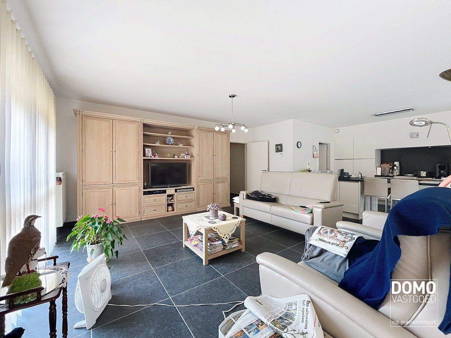 RUIM APPARTEMENT VAN 120 M² MET TERRAS, LIFT, 2 SLAAPKAMERS EN AUTOSTANDPLAATS GELEGEN TE CENTRUM KERMT foto 2