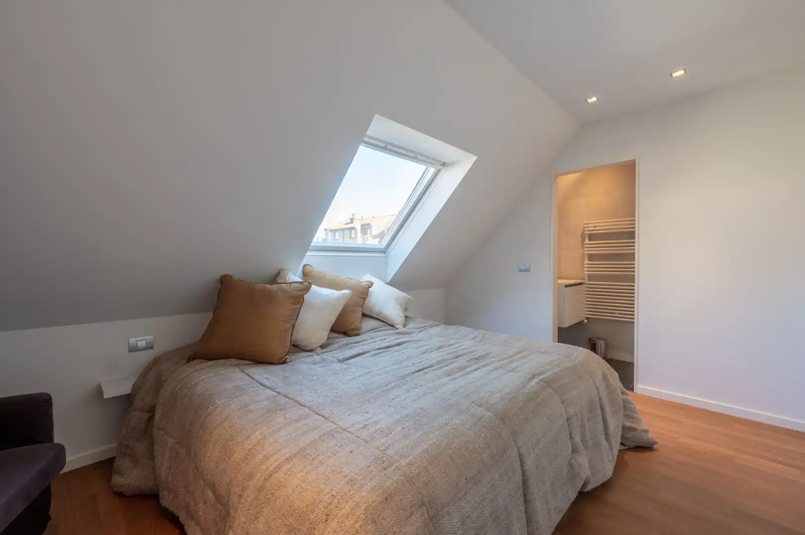 Duplexappartement met zonnige terrassen, 3 slk's en dubbele parking in de residentie  foto 13