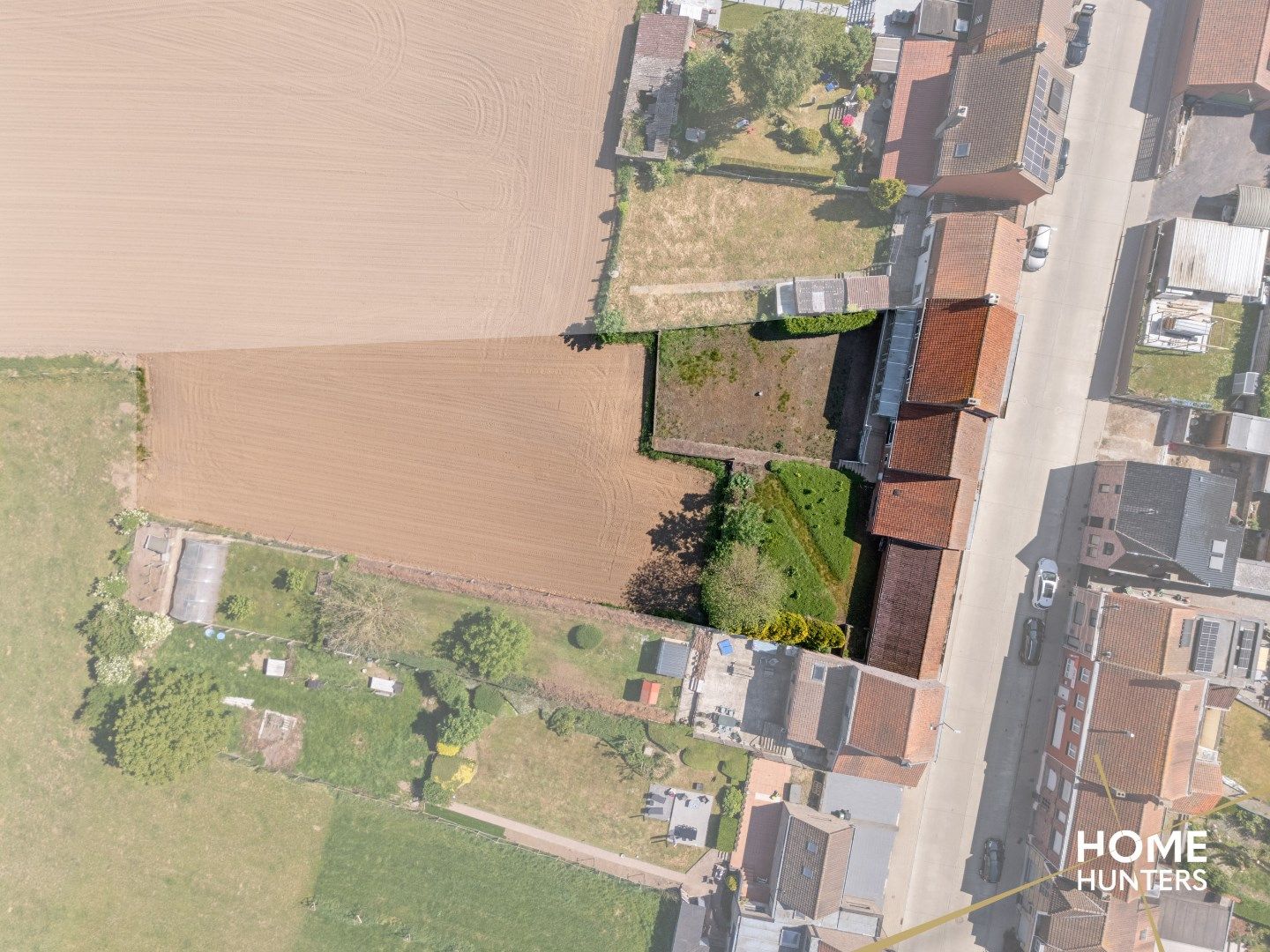 Karaktervolle woning met 6 garages en panoramisch zicht op groen landschap foto 3