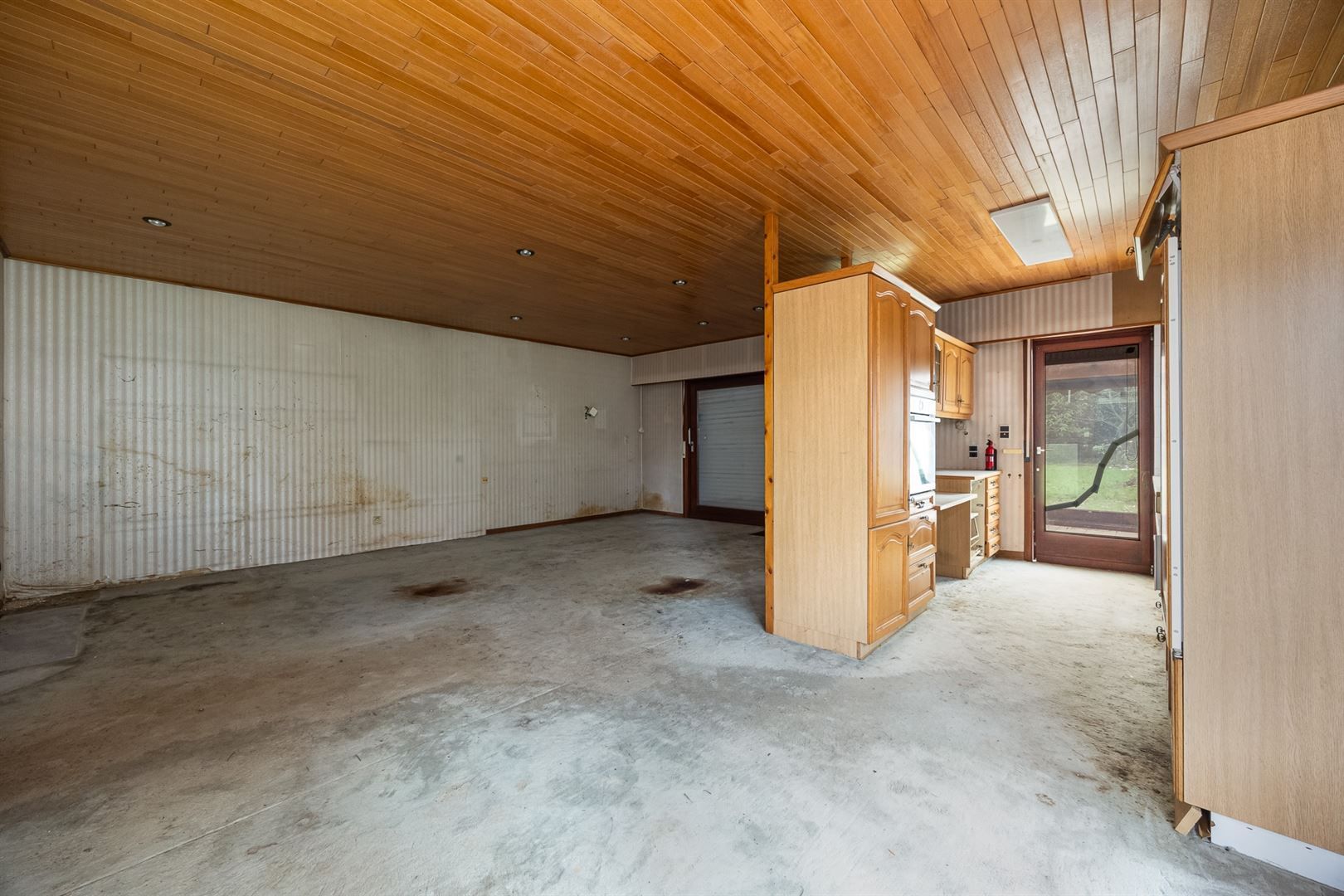 Te renoveren half open woning  op 751m² met garage  foto 6