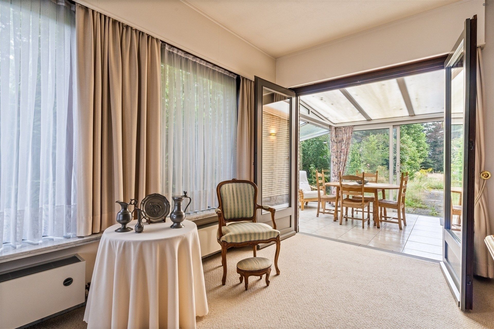 Goed onderhouden, ruime bungalow op 594m² grond foto 6