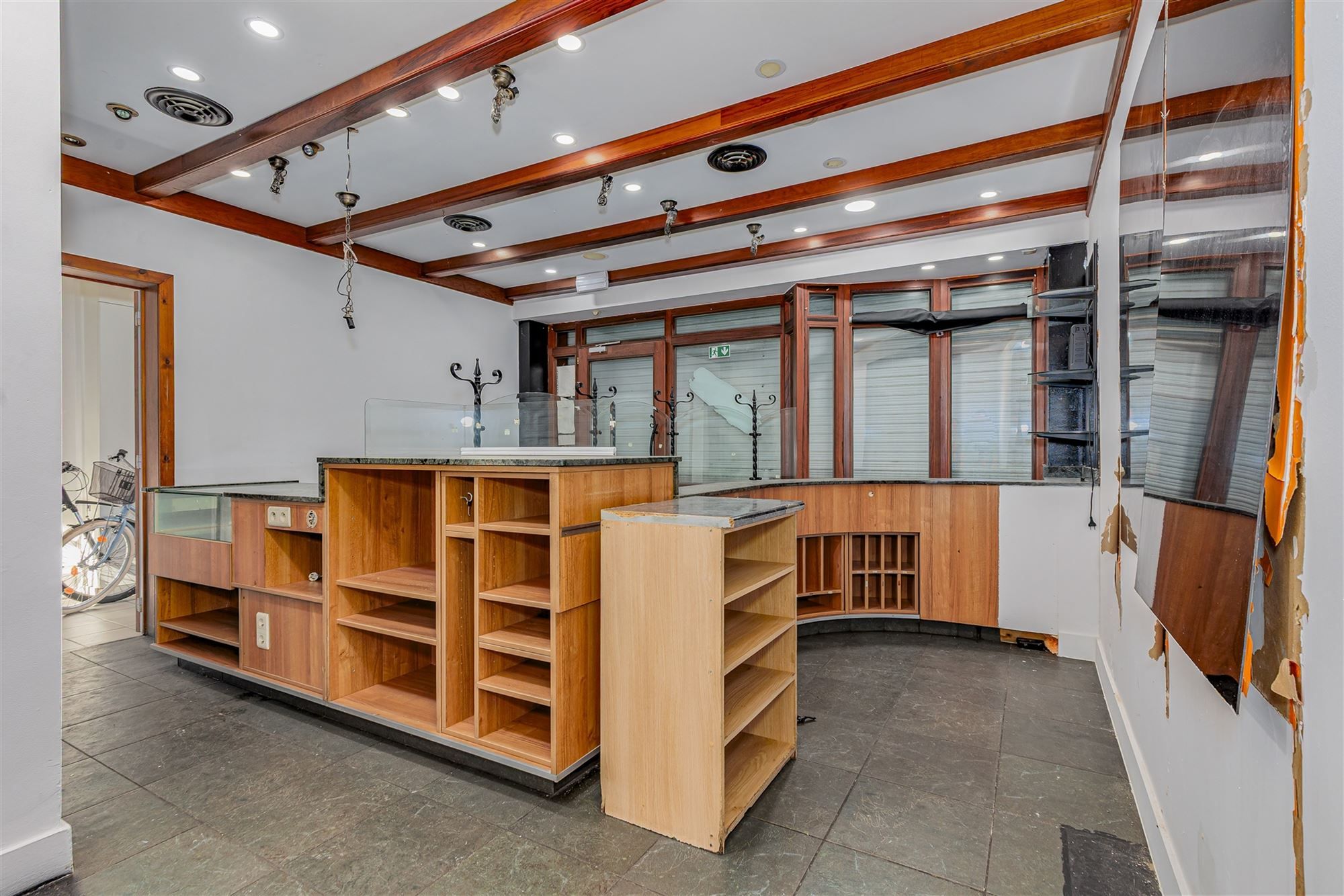 Handelsgelijkvloersca 180 m² met tuin van 70 m² foto 6