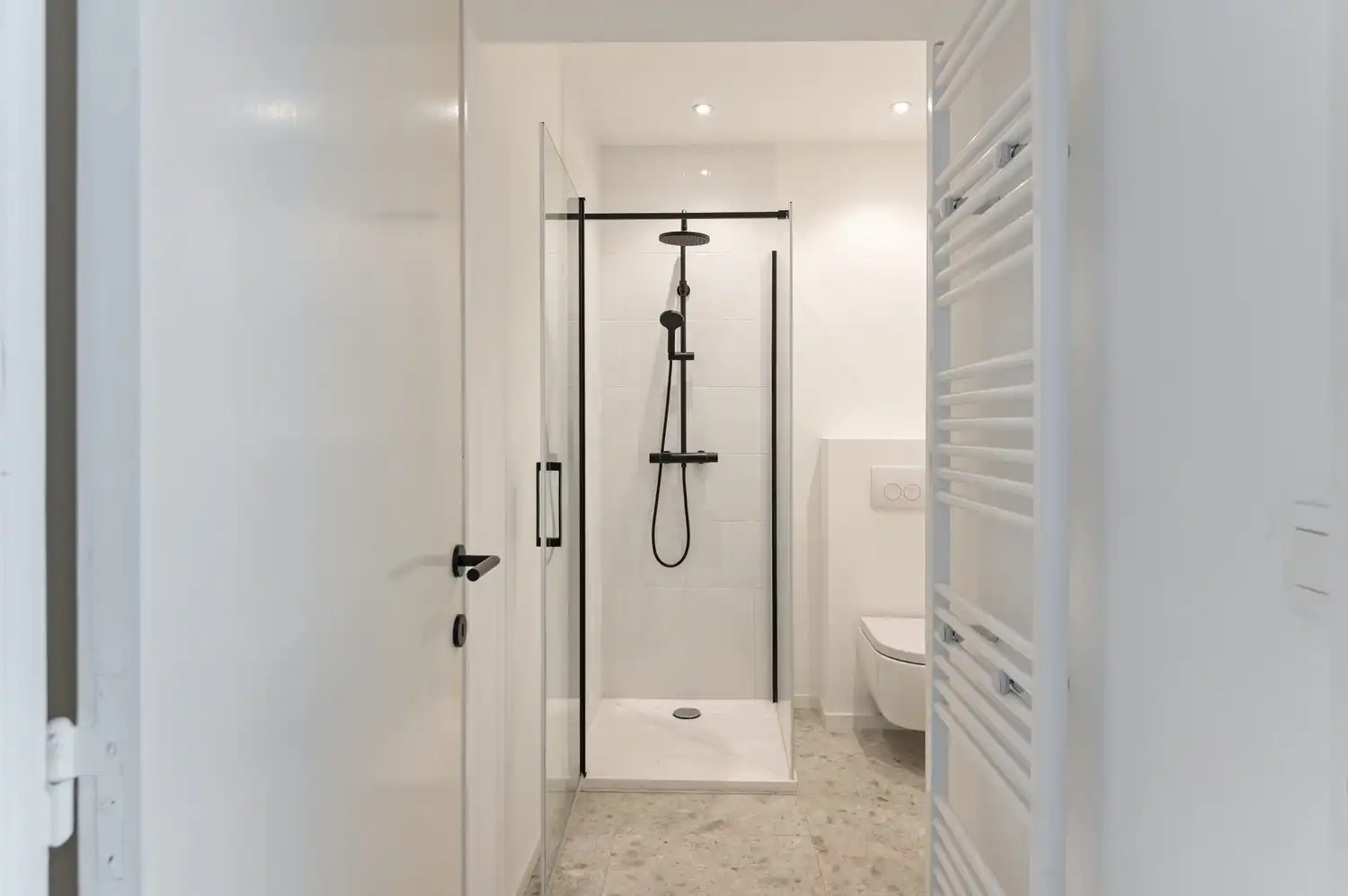 Licht en ruimte in het hart van Antwerpen – 1 slaapkamer appartement foto 5