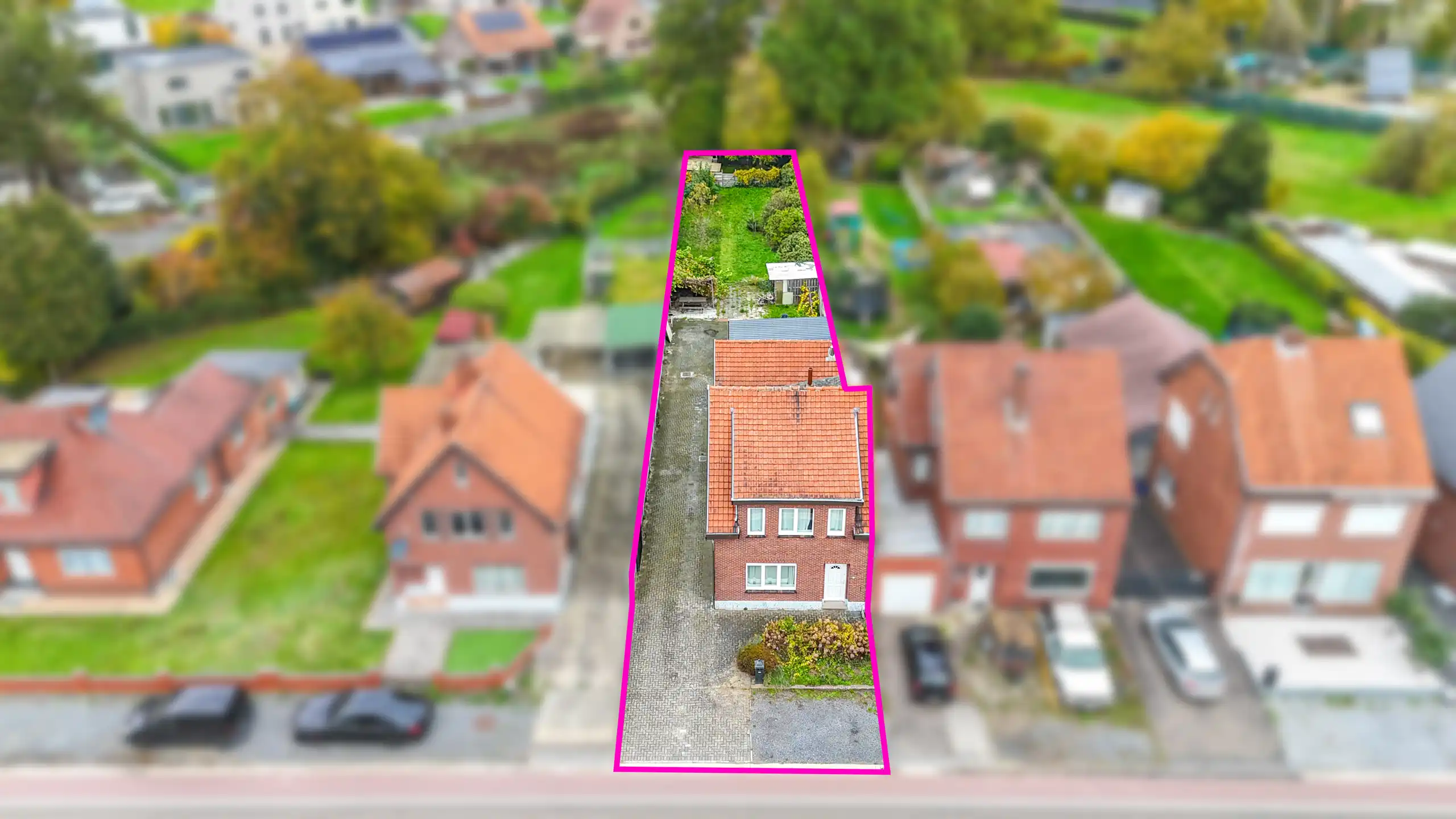 Half open gezinswoning, centraal gelegen, met 3 slaapkamers! foto 2