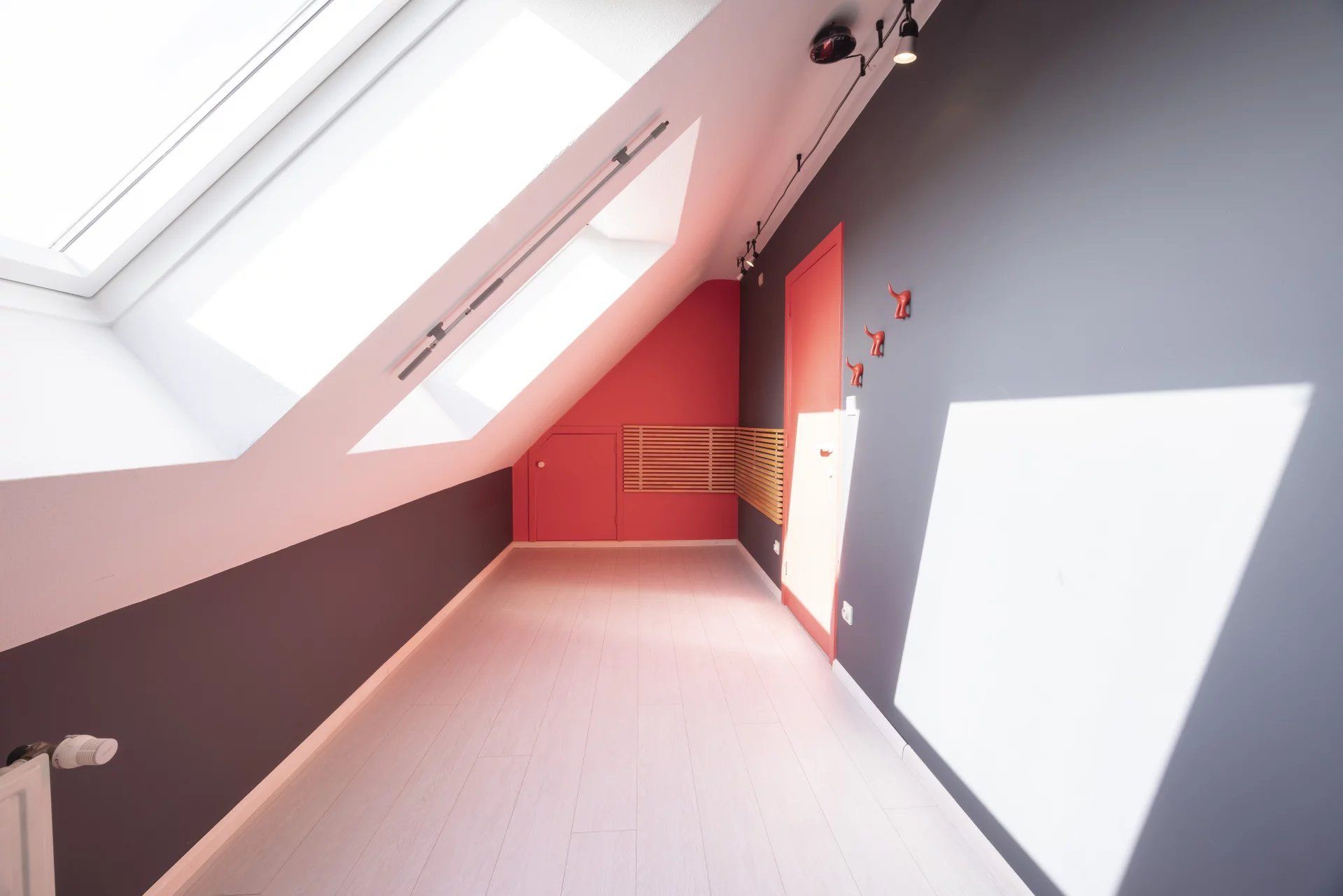 Ruim appartement met 4 slaapkamers, groot terras, tuin en garage. foto 25