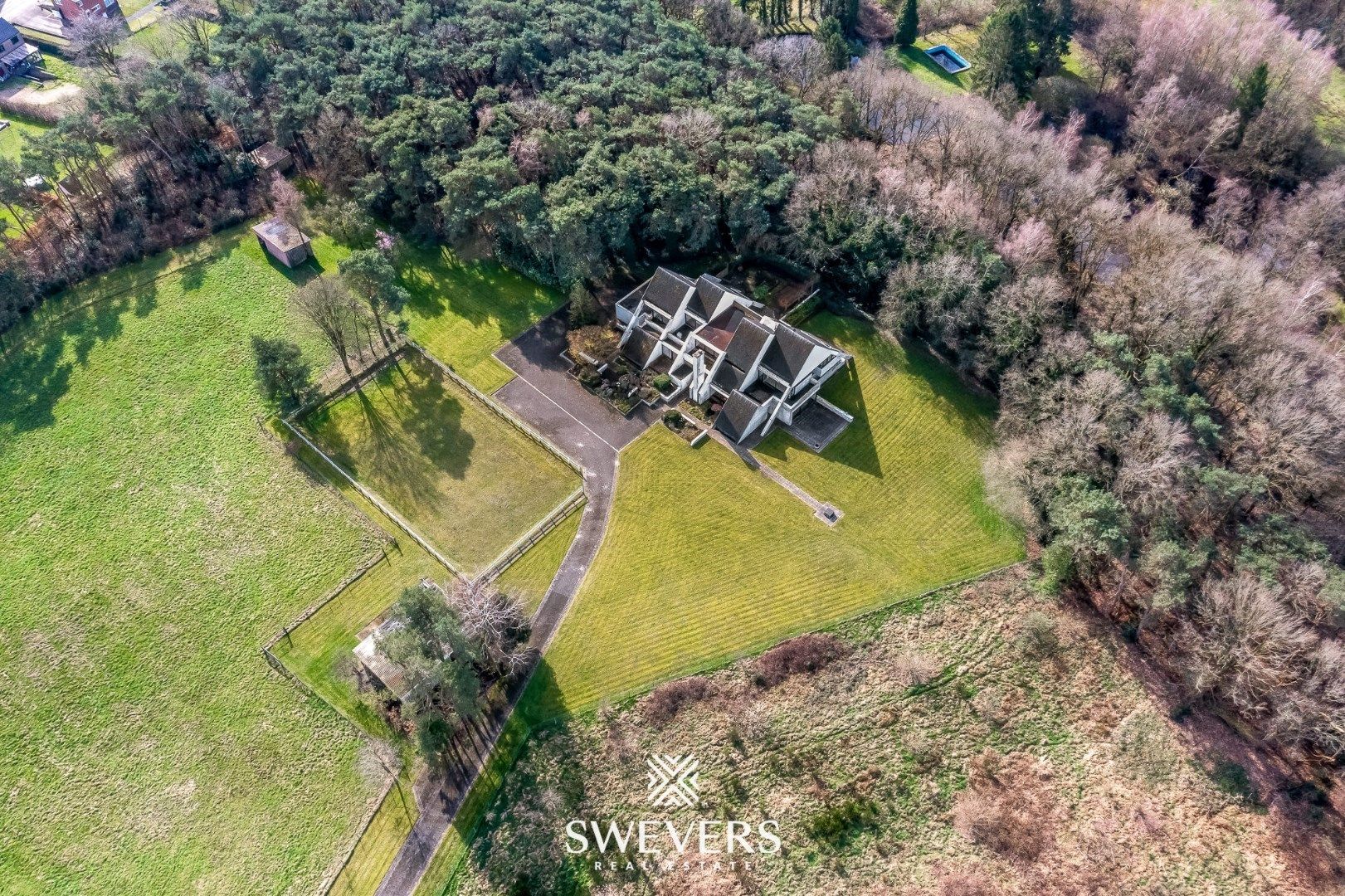 Exclusieve villa op magnifiek domein van bijna 3ha te Oudsbergen foto 2