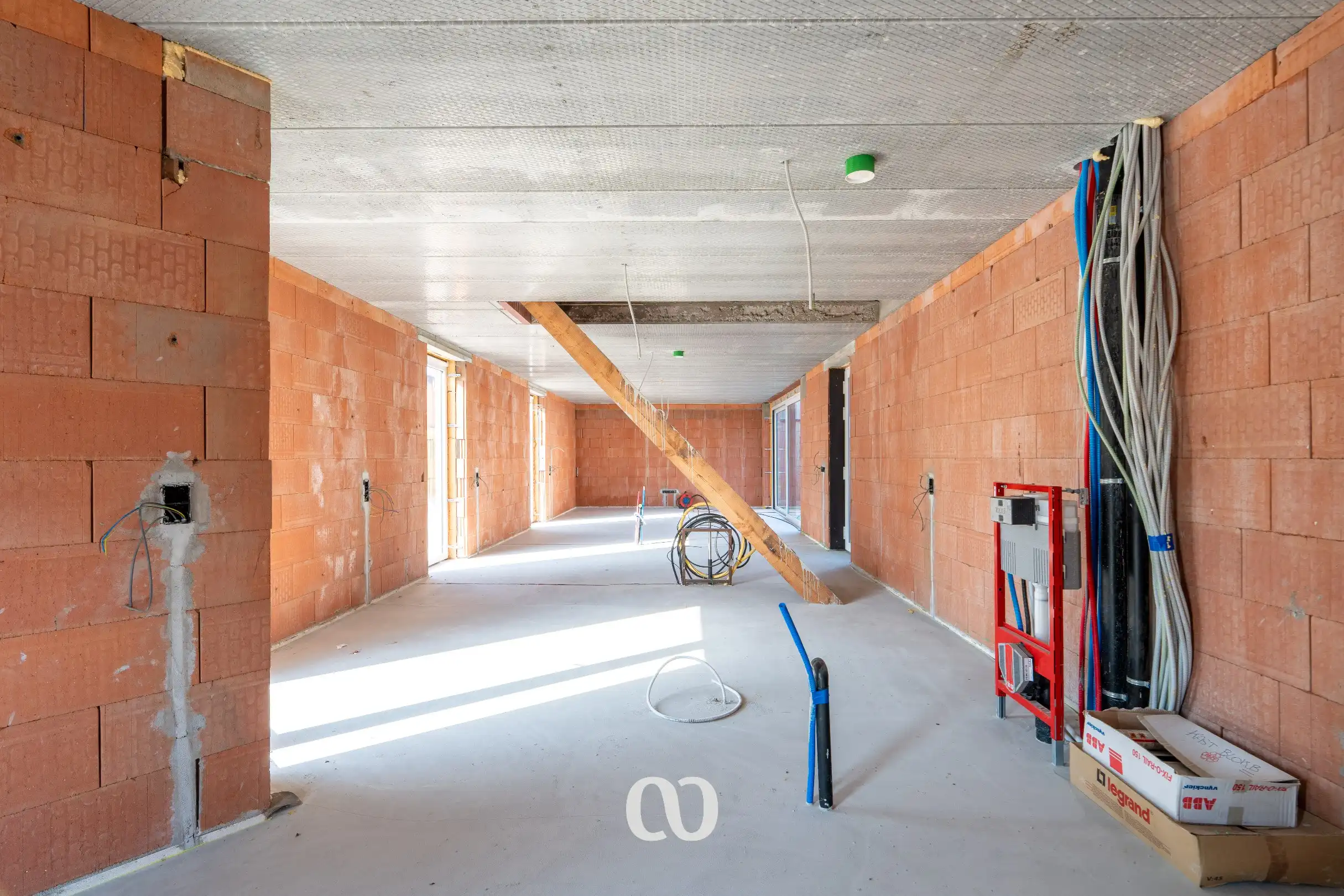 Ruime casco woning met tal van mogelijkheden! foto 3