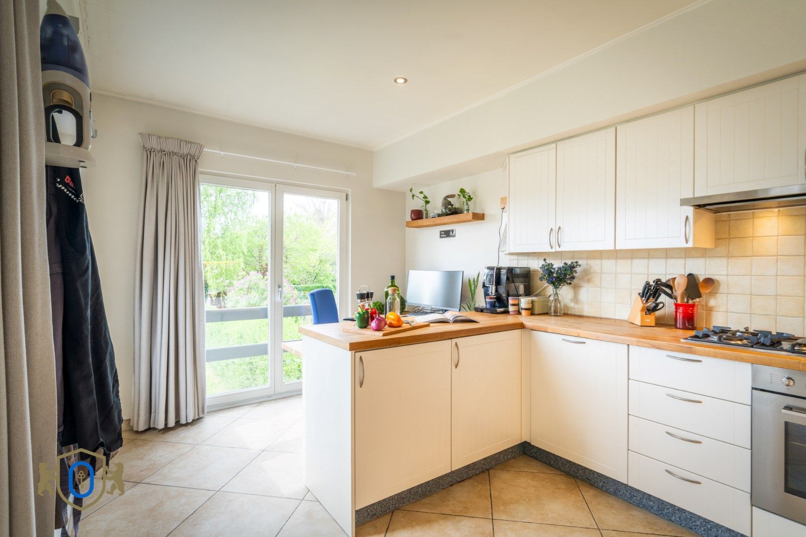 Charmante tussenwoning met tuin foto 10