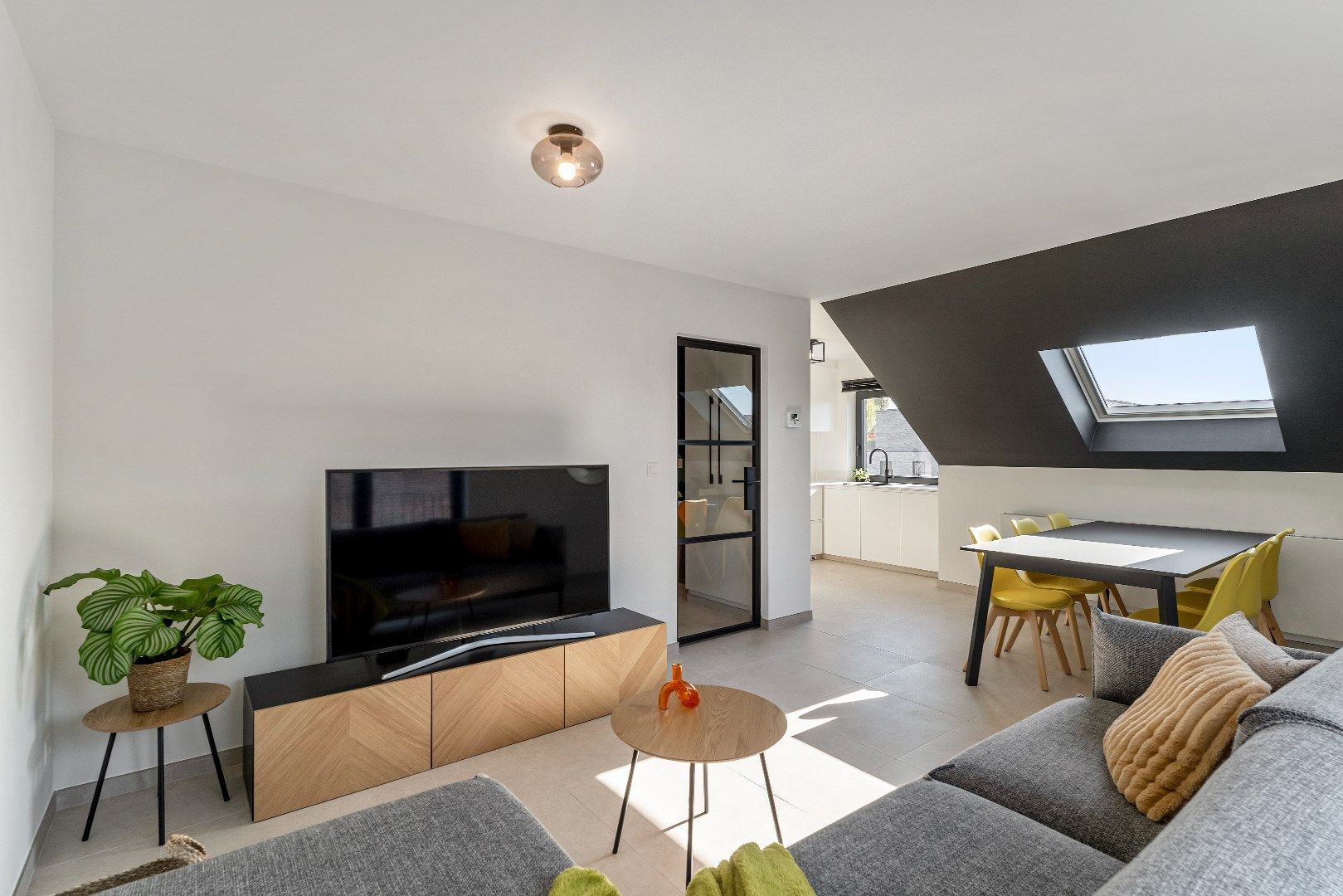 Leuk appartement met 2 slaapkamers, hoogwaardige afwerking en parkeerplaats op wandelafstand van het centrum foto 2