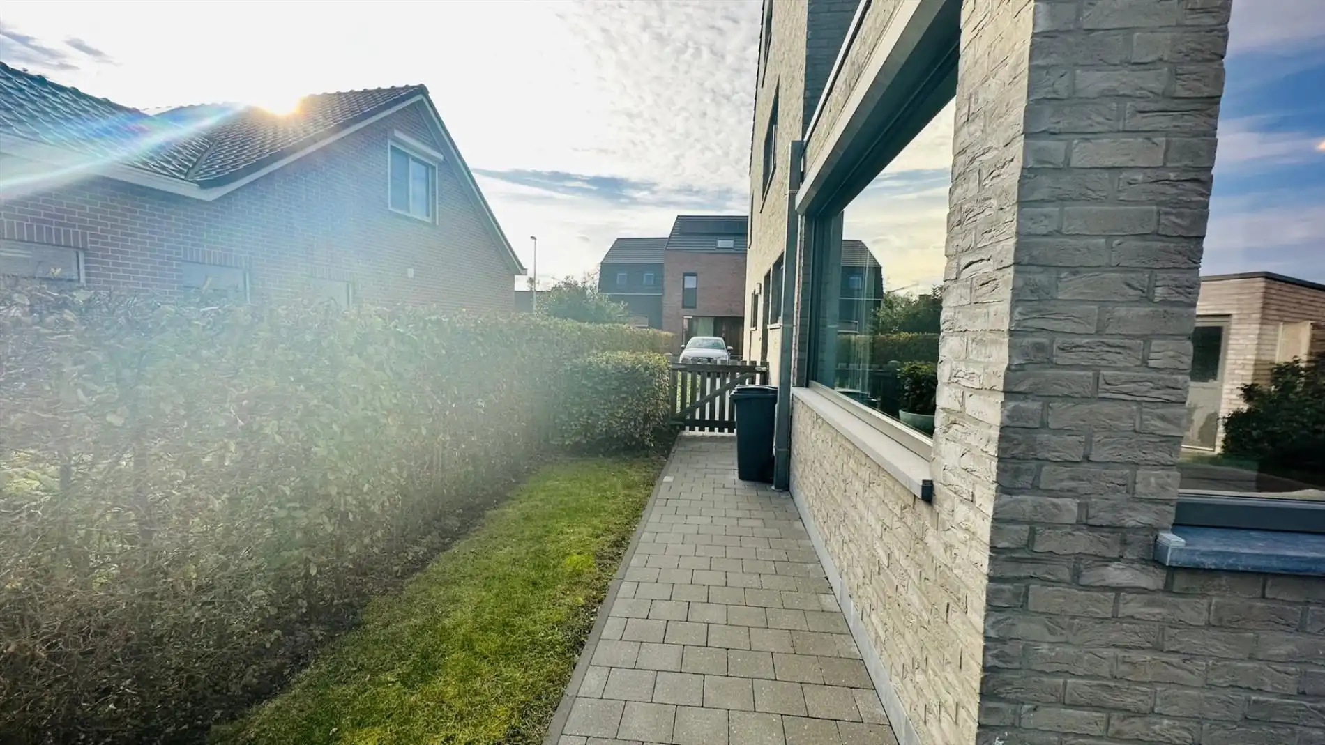 Gelijkvloers appartement met zonnepanelen - tuin - garage foto 11