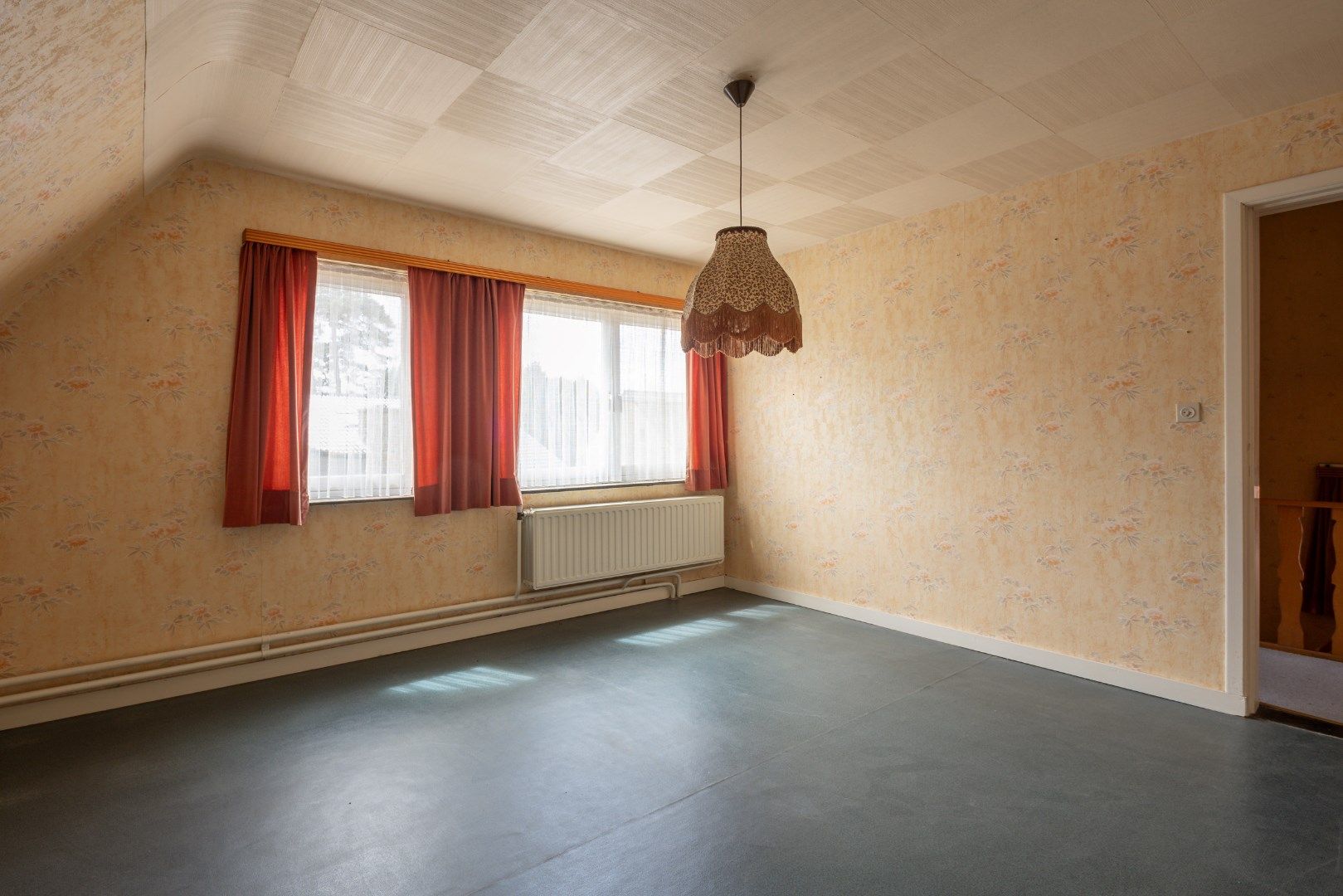 Deze ruime, te renoveren woning wordt verkocht. foto 22