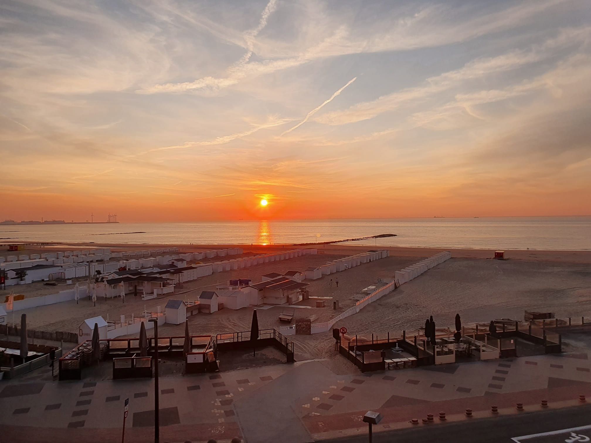 Gezellig één slaapkamer appartement met frontaal zeezicht gelegen op het Rubensplein te Knokke. foto 9