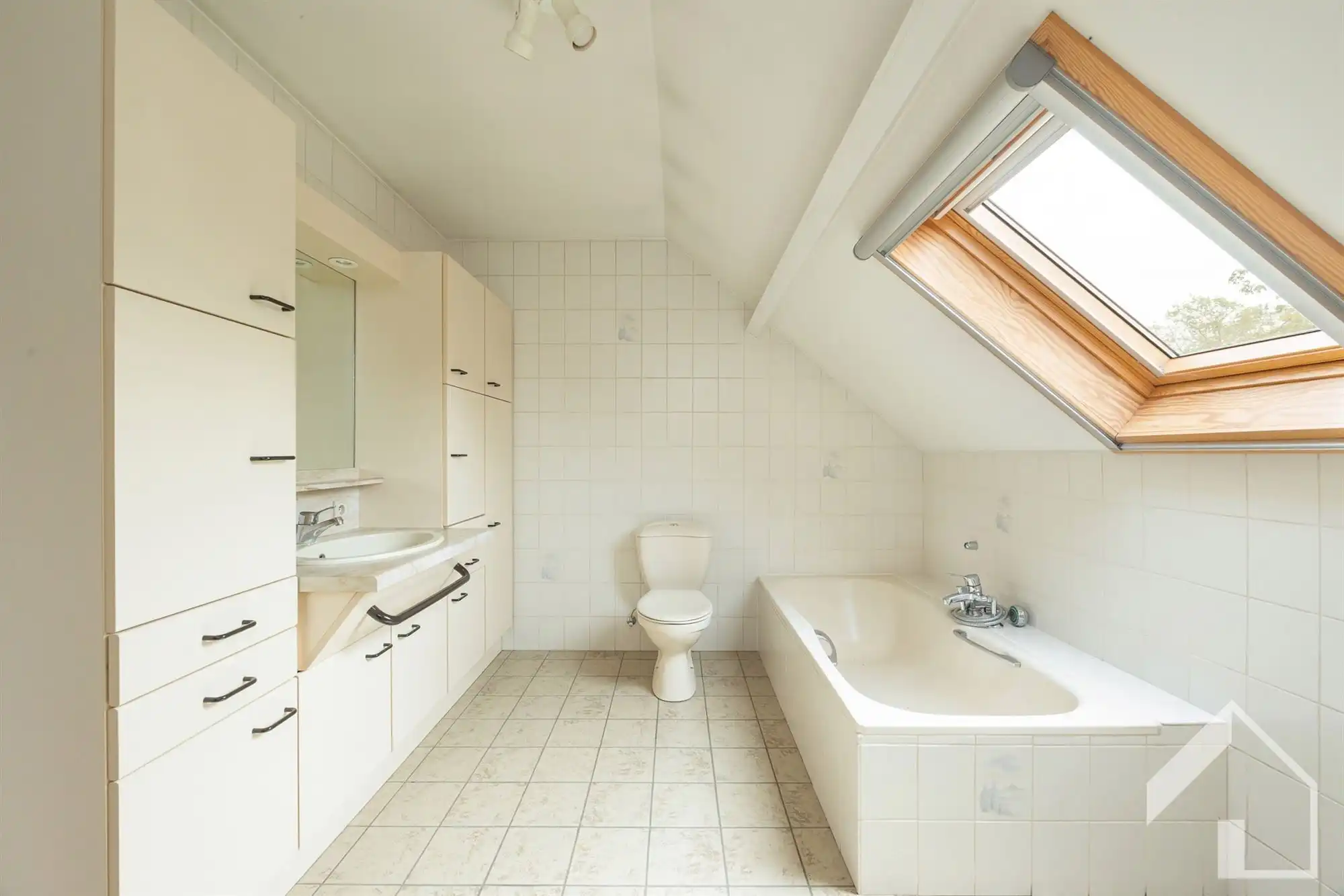 Woning met veel potentieel op een aangename locatie! foto 15