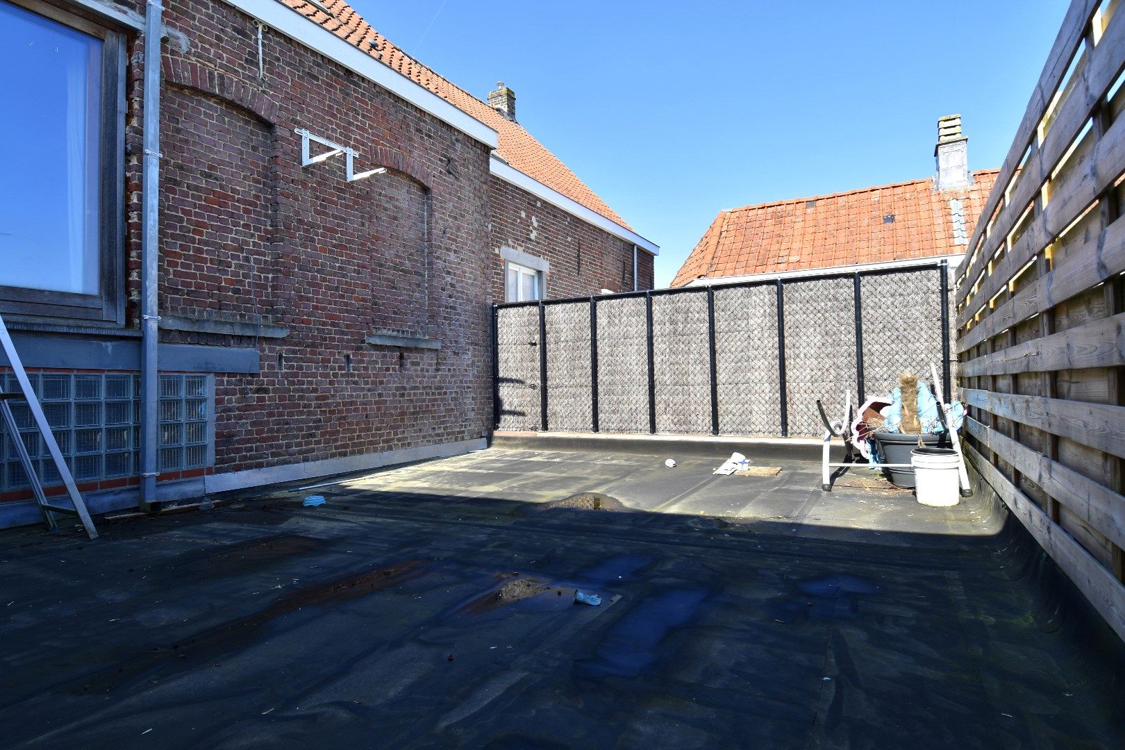 Unieke loft met 2 slaapkamers, ruim terras en ruime garage/magazijn te koop in Heule foto 7