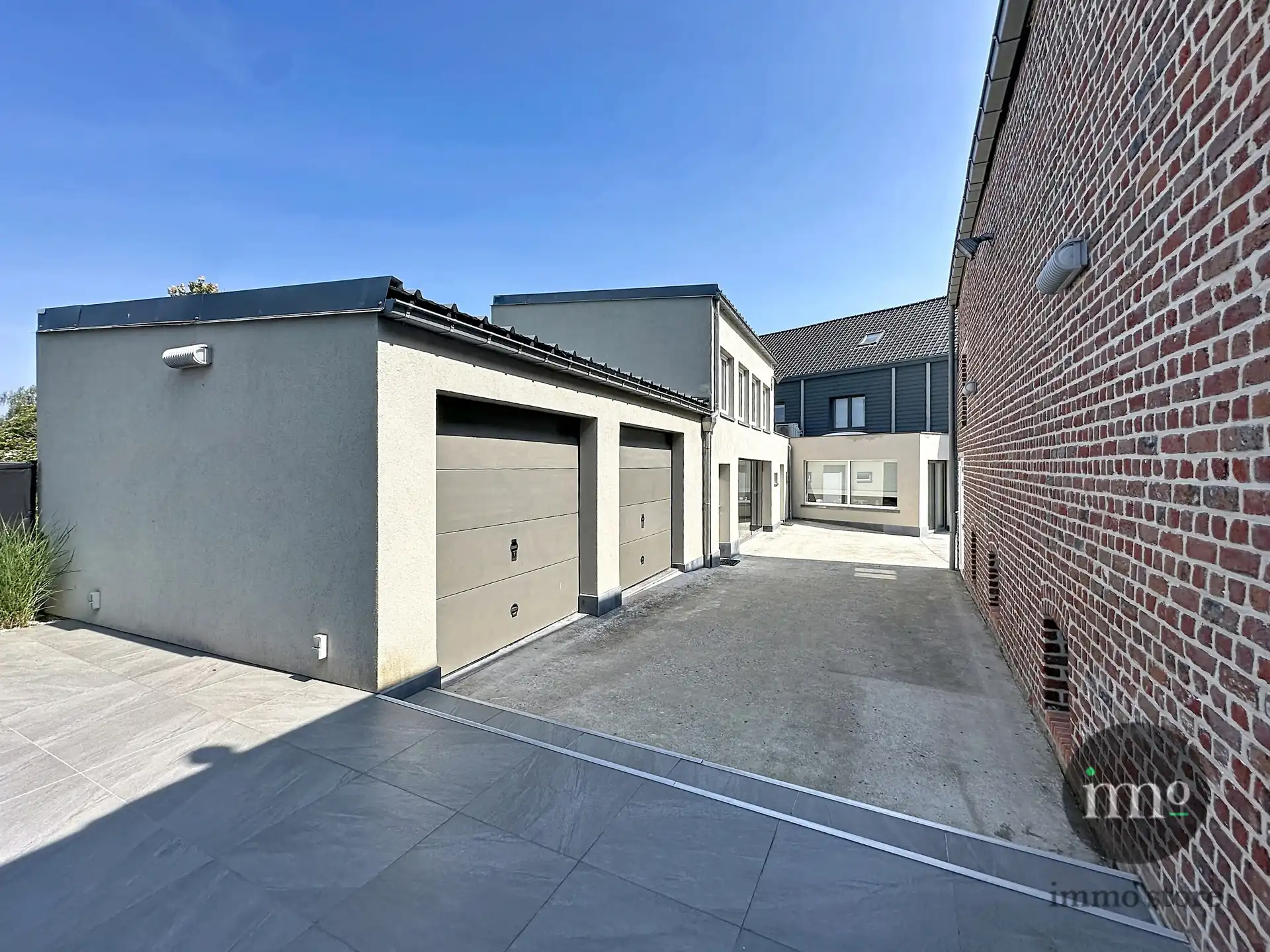 MULTIFUNCTIONEEL volledig gerenoveerd gebouw met bijgebouw, 7 slaapkamers, appartement, tuin en zwembad! foto 27