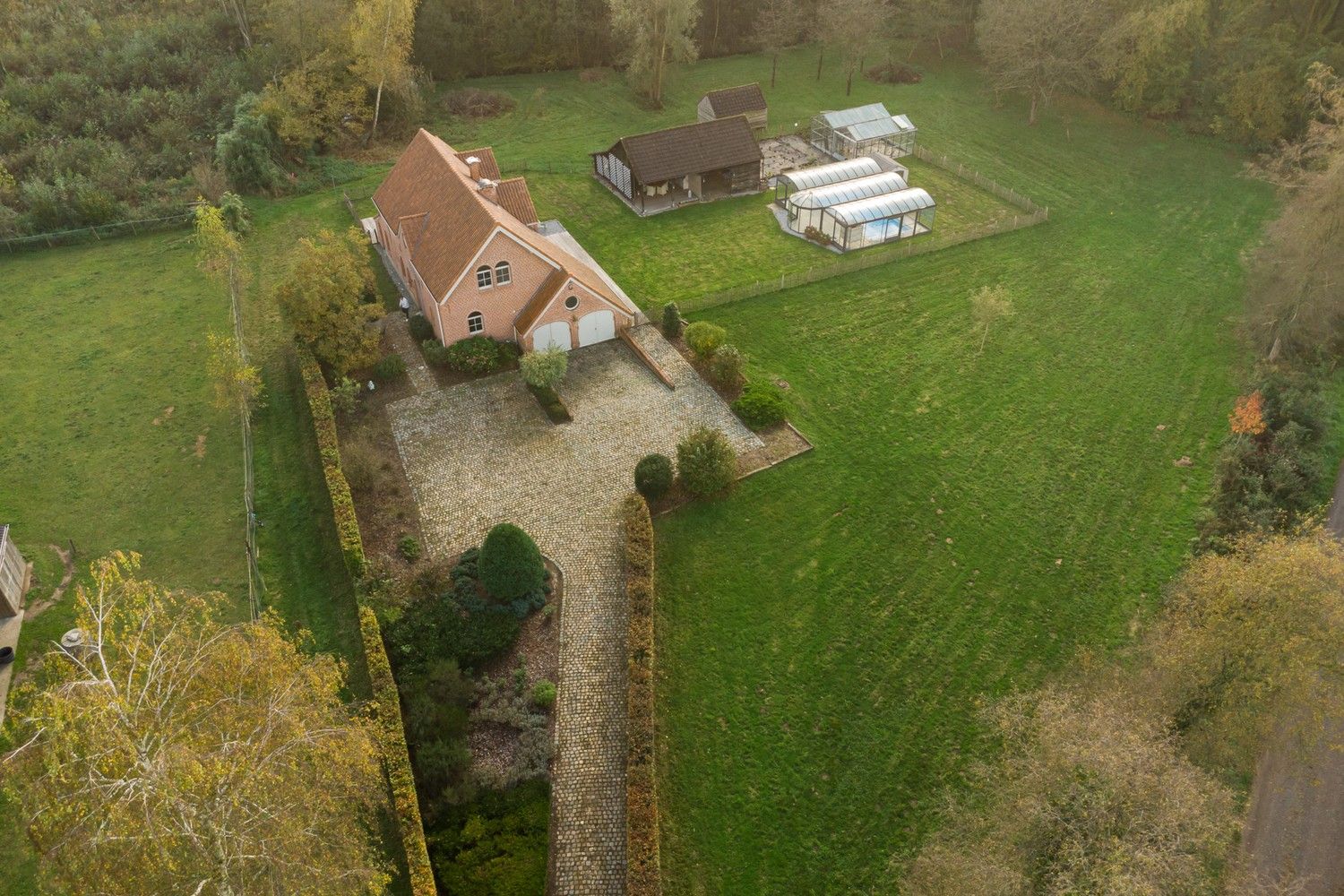 Landelijke charme villa met prachtige tuin grenzend aan natuurgebied foto 23