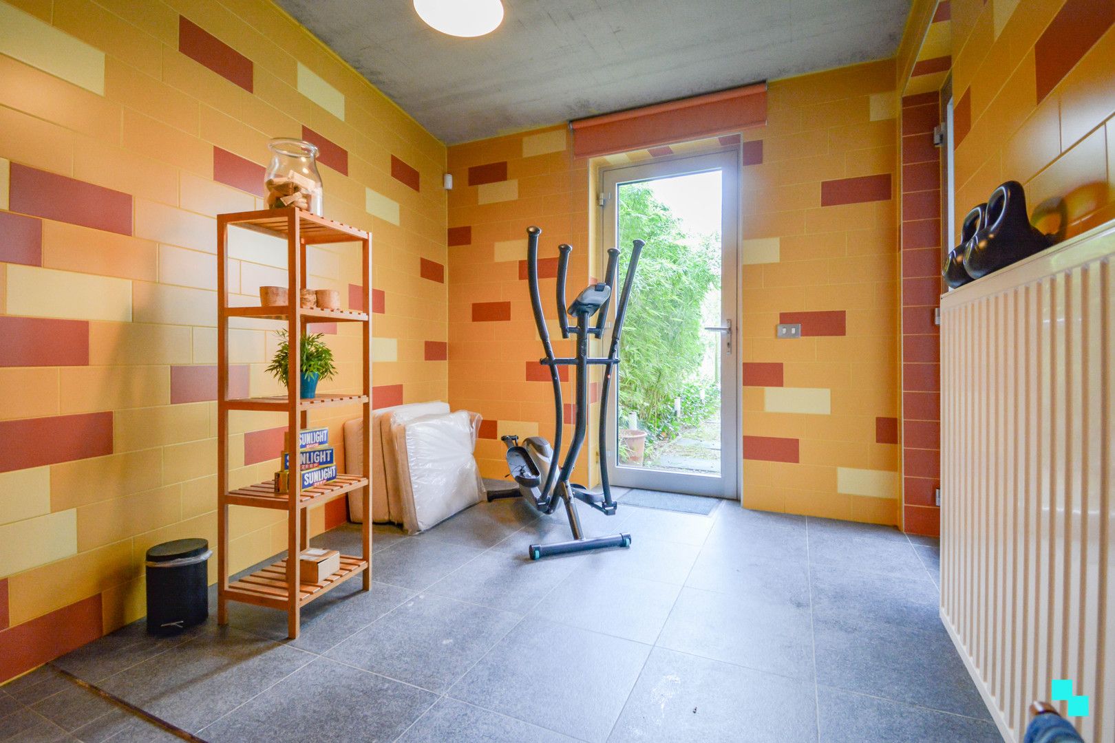 Bijzonder lichtrijke, moderne woning met zwembad te Izegem foto 15