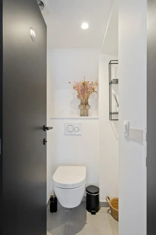 Volledig gerenoveerde woning met commerciële ruimte en 3 slpk. foto 12
