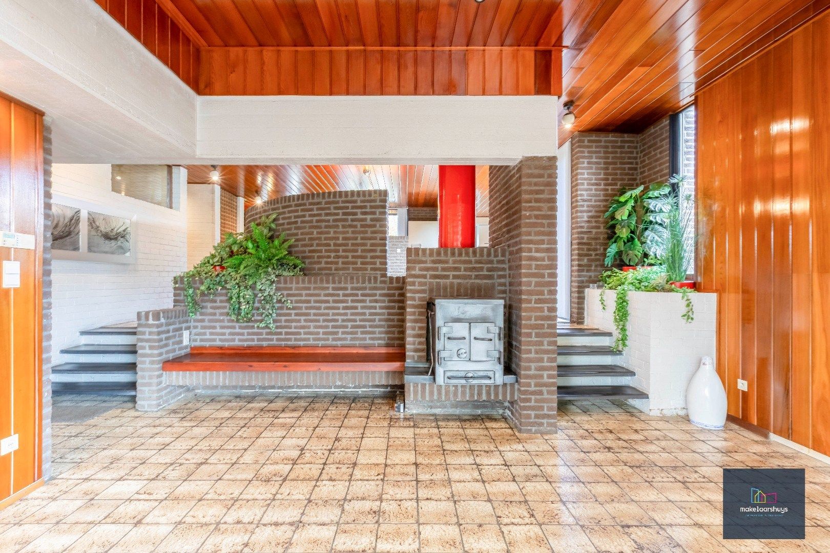 Architecturale woning op een rustige ligging foto 12