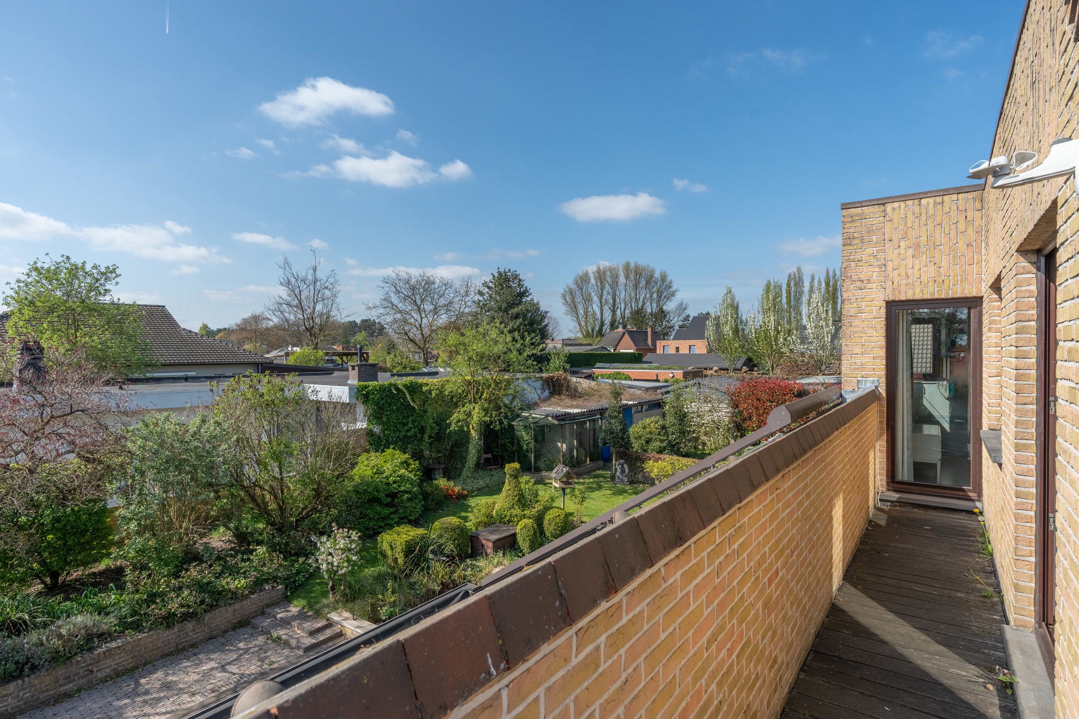 Goed onderhouden villa met 5 slpk's op perceel van 1.060m². foto 25